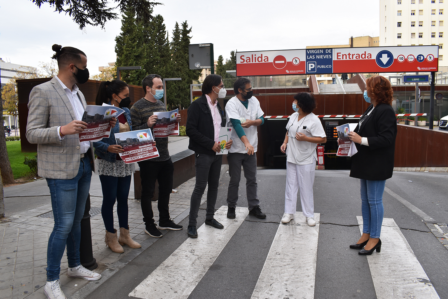 IU plantea a la Junta la gratuidad de los parkings de los hospitales de Granada