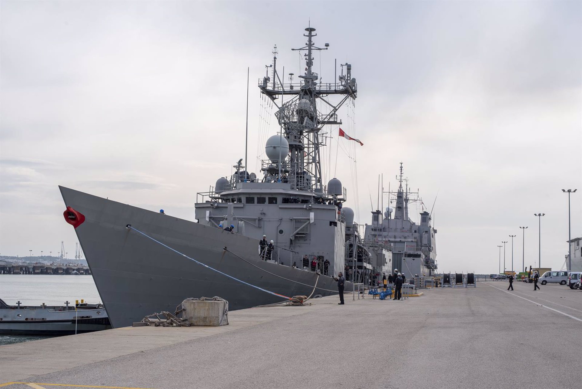 La fragata Reina Sofía visita el puerto de Motril este miércoles