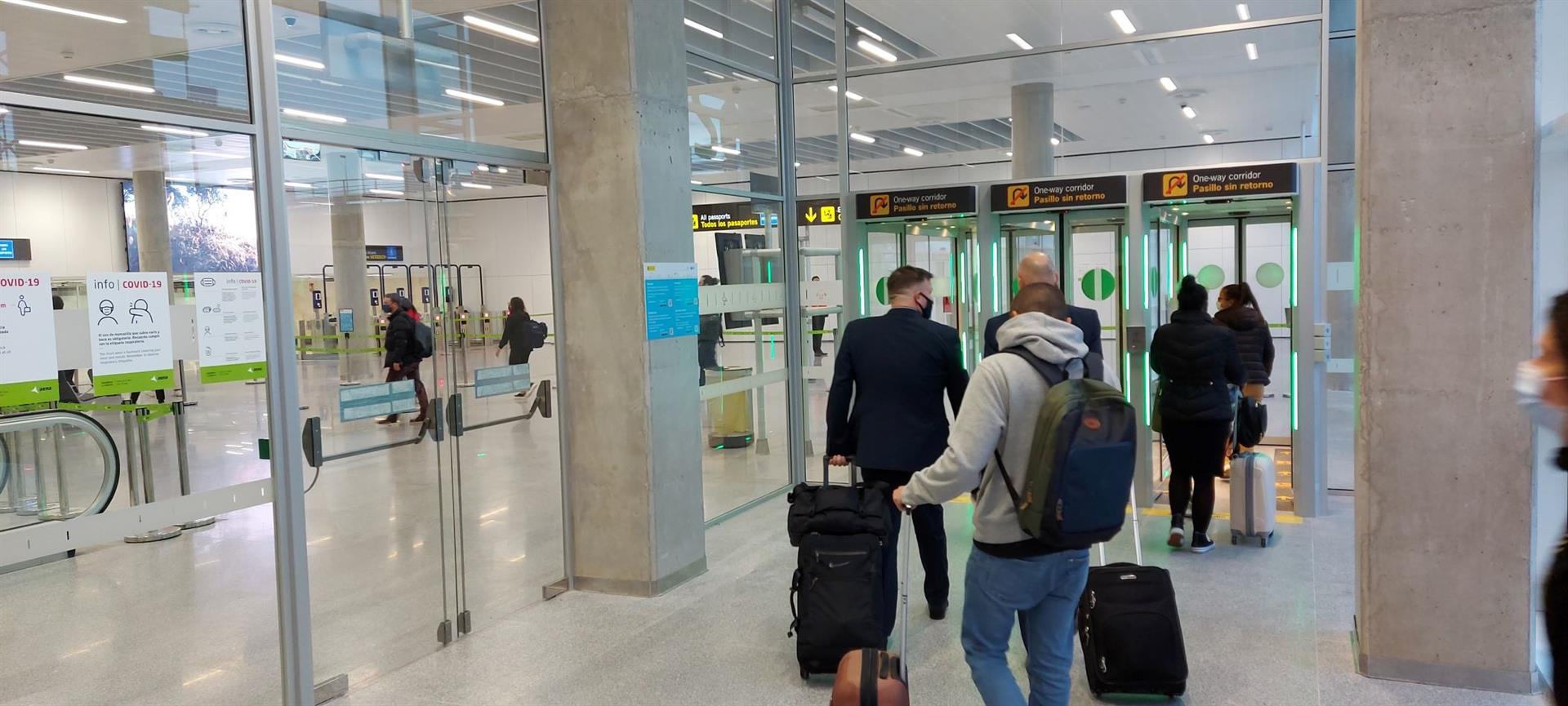 Los aeropuertos andaluces registran el doble de viajeros en septiembre respecto a 2020 y rozan los 2 millones