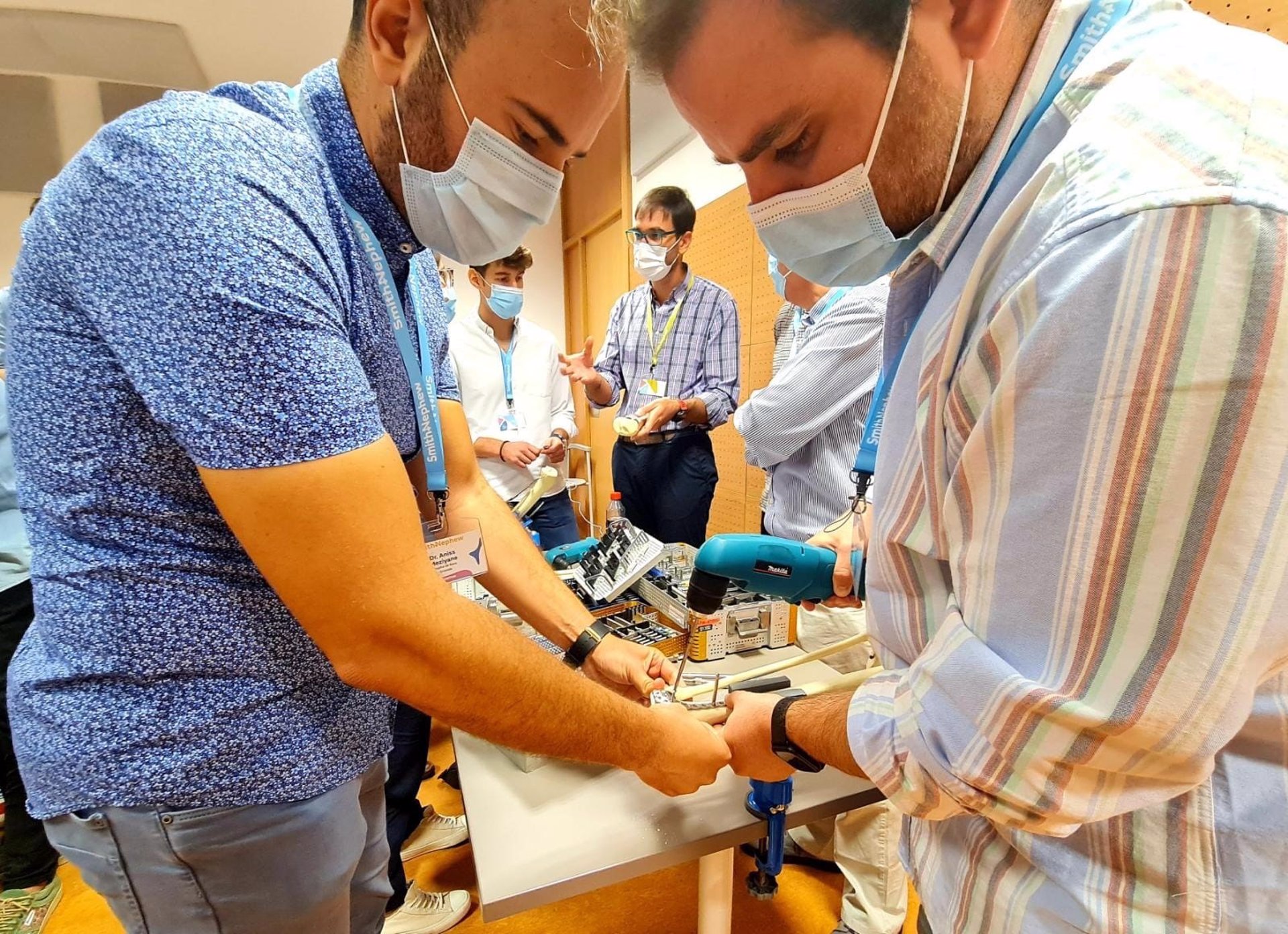 Especialistas en cirugía ortopédica y traumatología de hospitales andaluces se forman en Granada