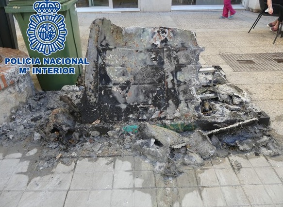 Detenidos  dos varones por quemar  seis contenedores de basura en el centro de Granada