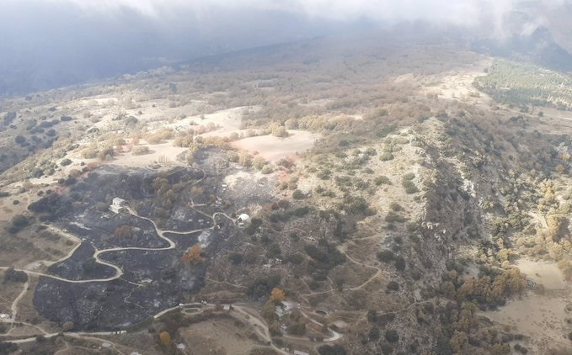 El Infoca da por controlado el incendio forestal en la zona de Soportújar