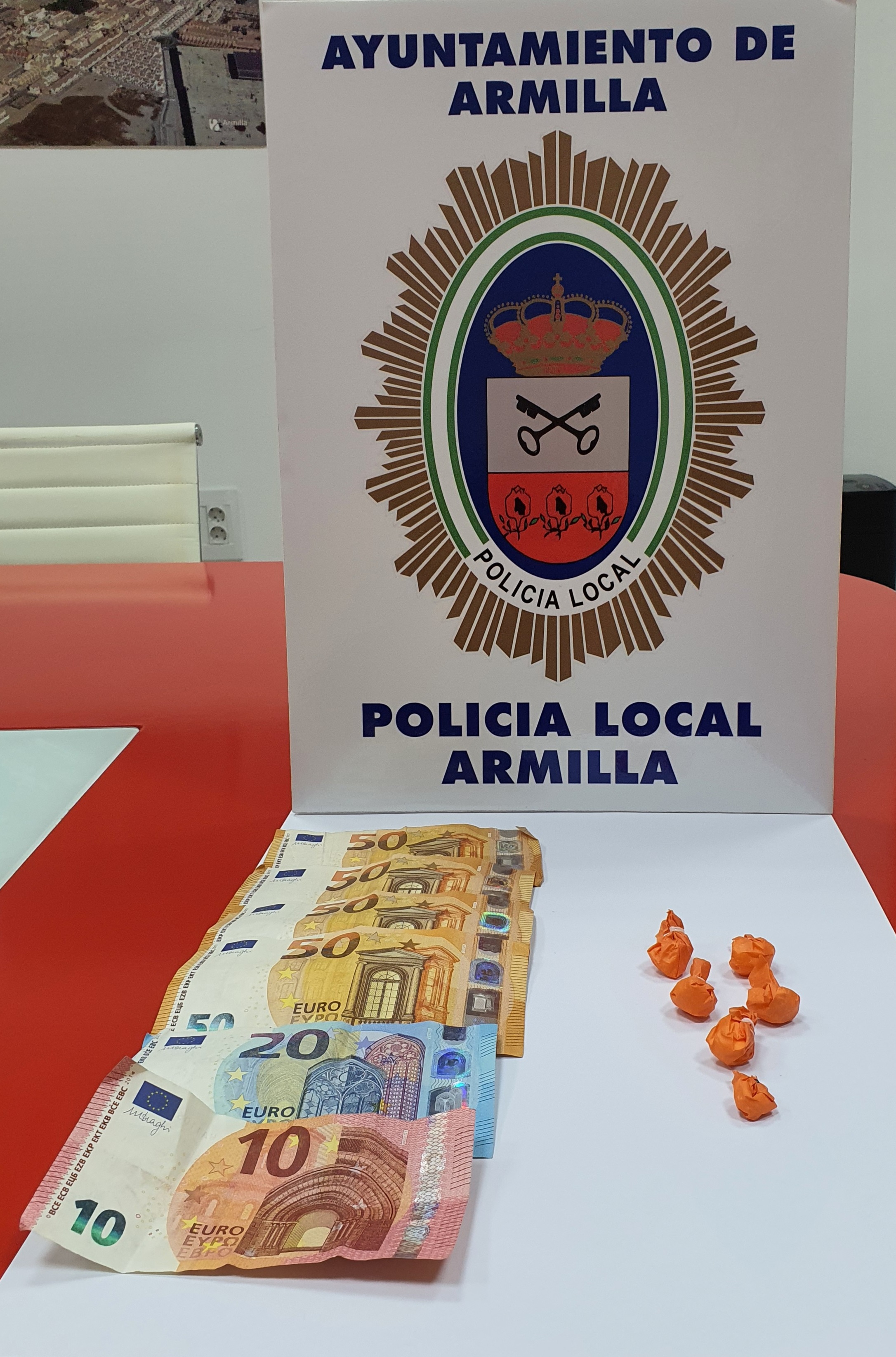 Dos detenidos cuando intercambiaban cocaína en una calle de Armilla
