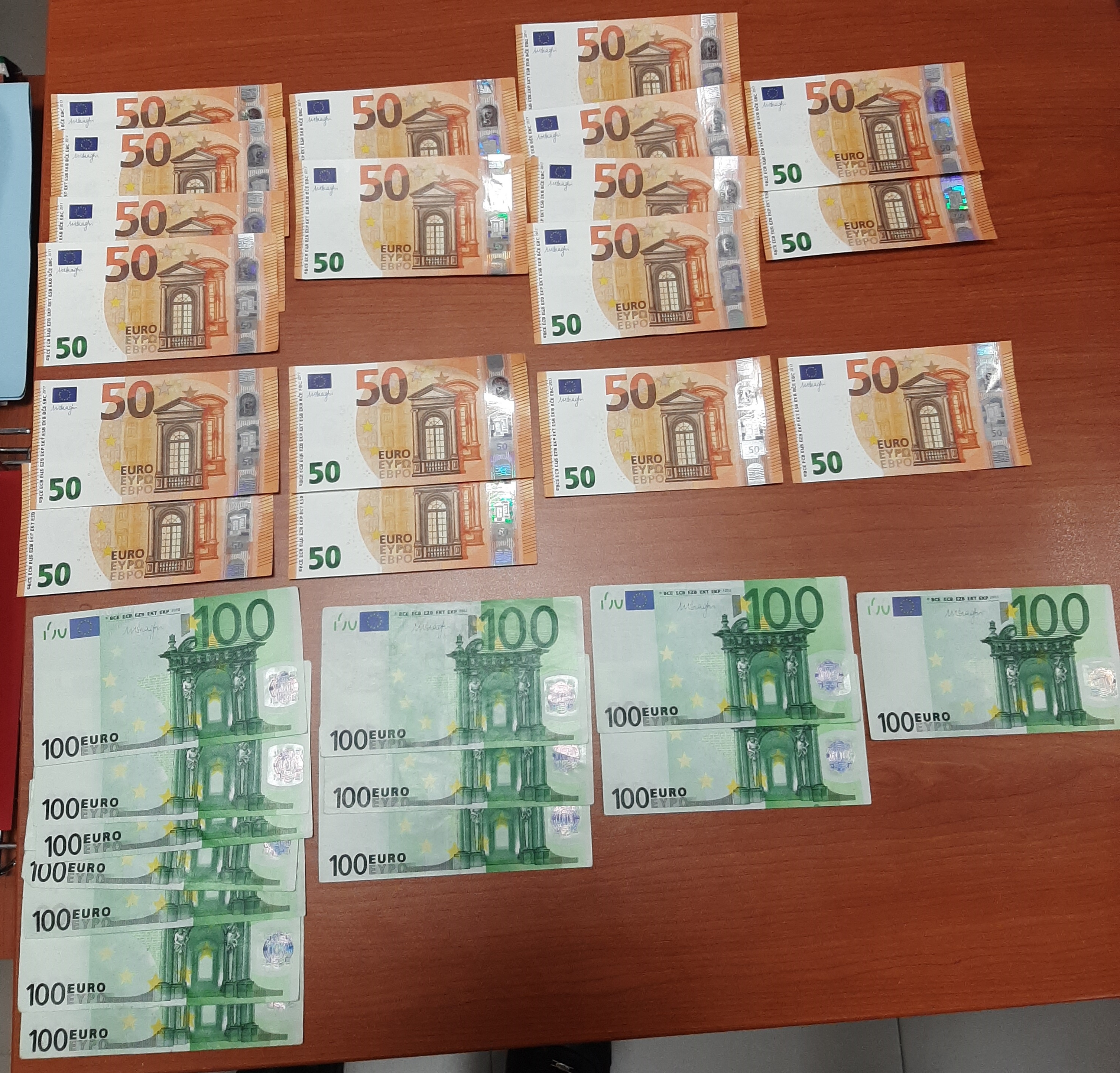 La Policía Local de Armilla detiene a un individuo por intentar pagar consumiciones con billetes falsos