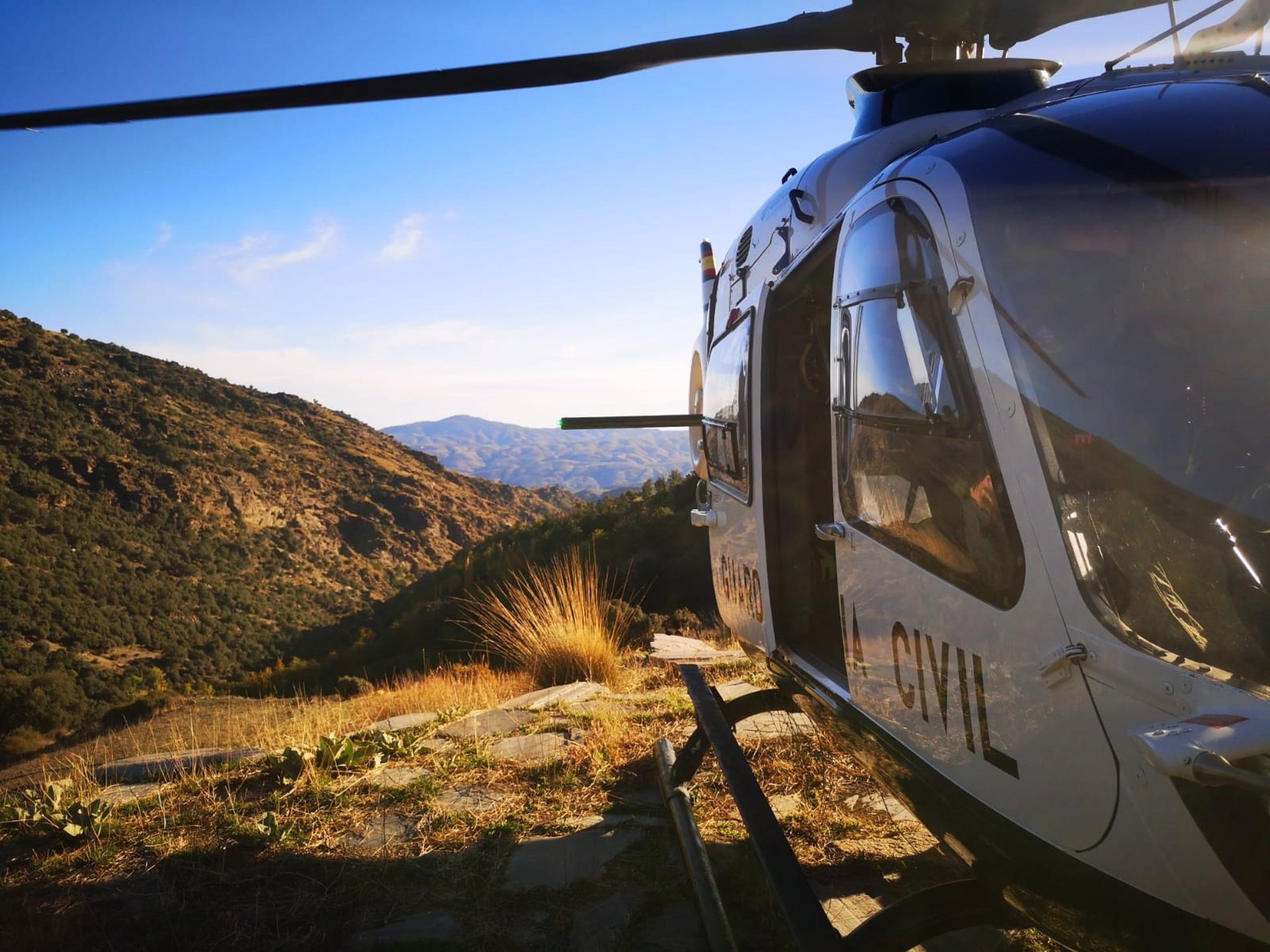 Rescatado con helicóptero un senderista que se había fracturado un pie en Cerro Huenes