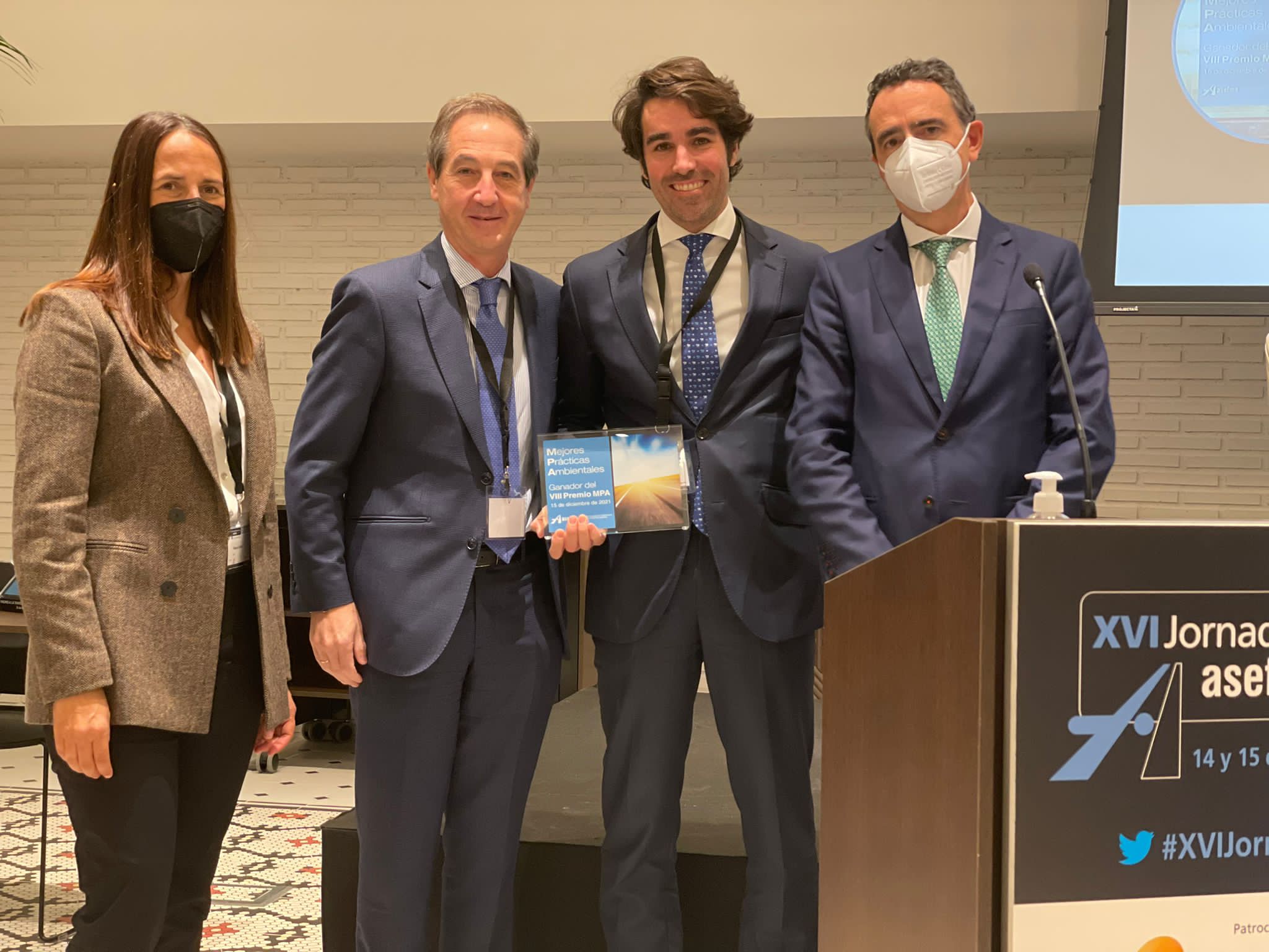 La UGR y la Junta de Andalucía reciben un premio nacional por el uso de materiales sostenibles en carreteras