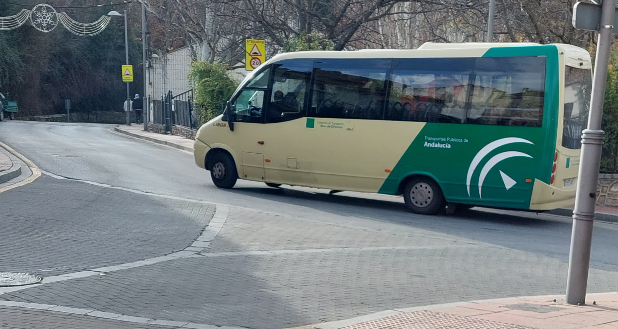 Monachil amplía el horario de su microbús urbano, que funcionará durante todas las mañanas ininterrumpidamente