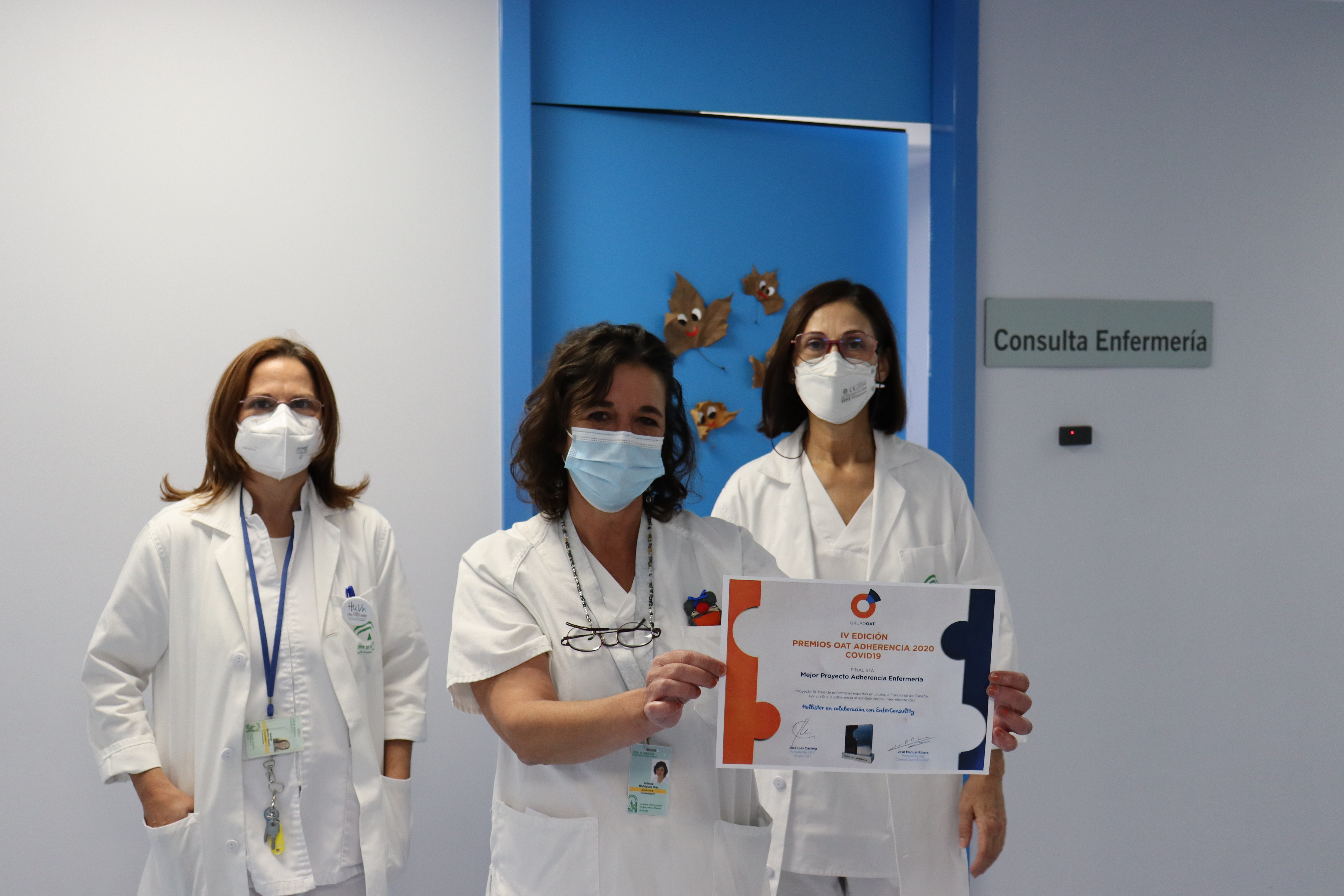 Una enfermera del Hospital Virgen de las Nieves, premiada por promover el sondaje vesical intermitente en pacientes con lesión medular