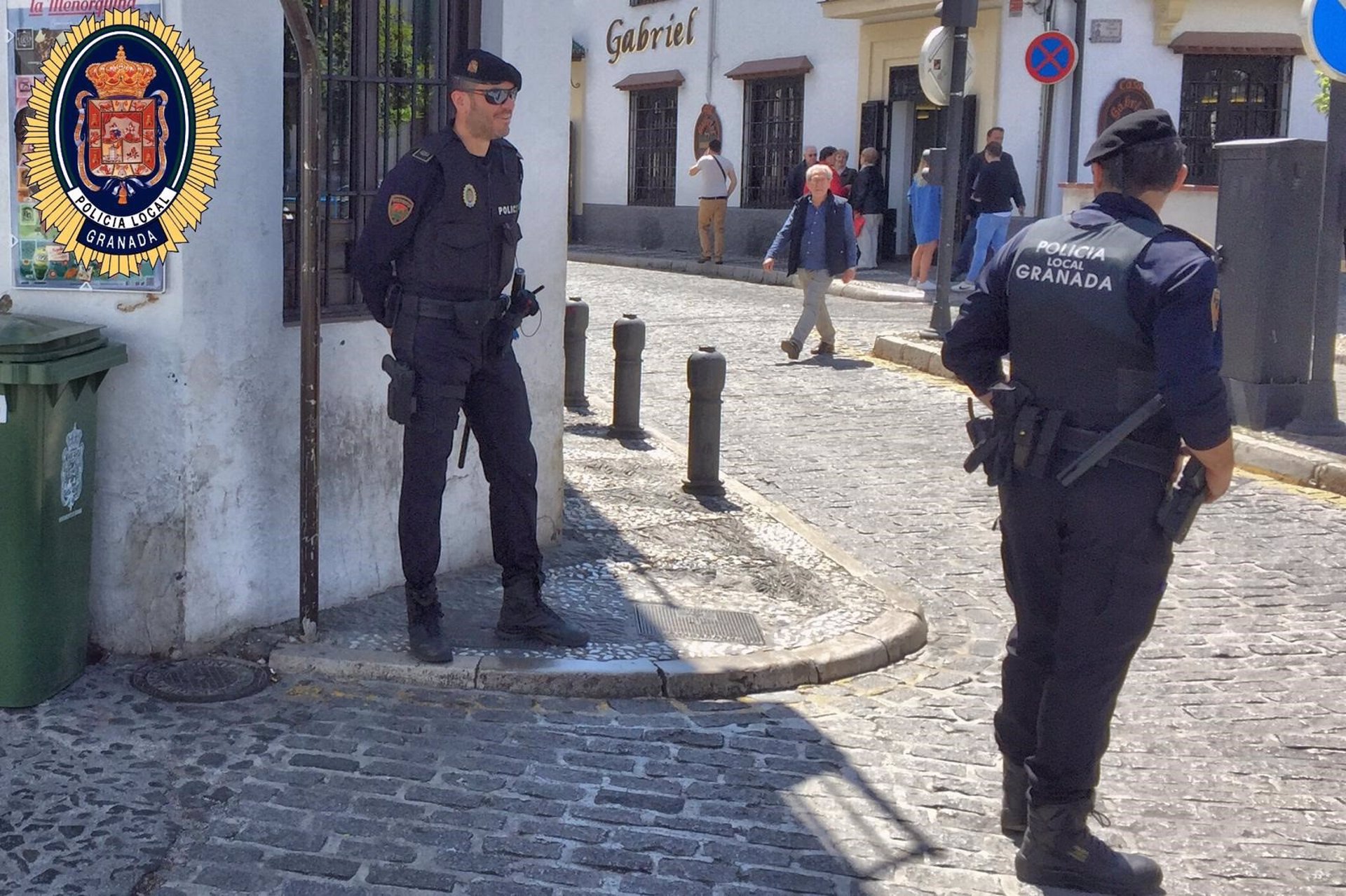 La policía local interviene contra las terrazas ilegales en el entorno de Elvira