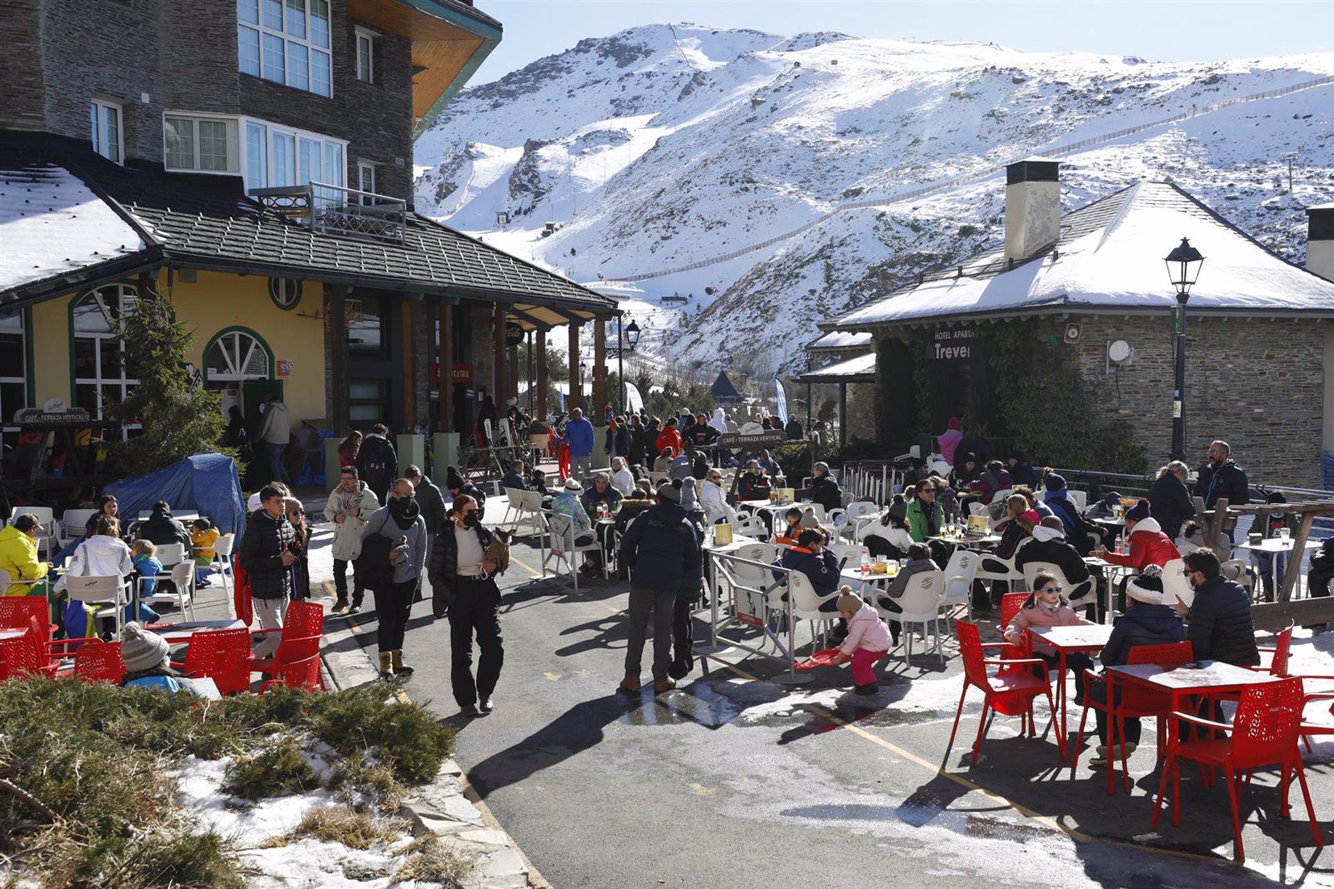 Más de 3.500 menores se beneficiarán del programa ‘Un día de esquí’ de la Diputación de Granada