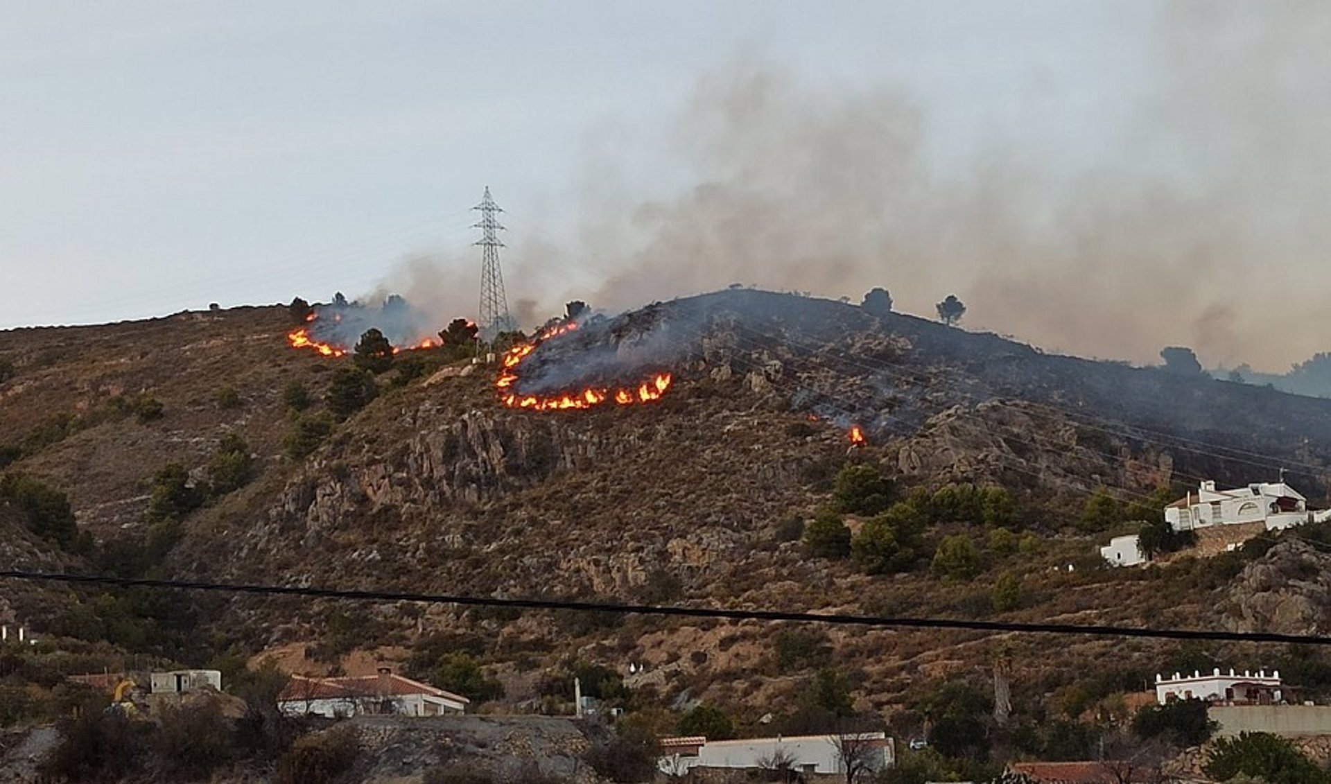 El incendio forestal de Gualchos ha afectado a 150 hectáreas