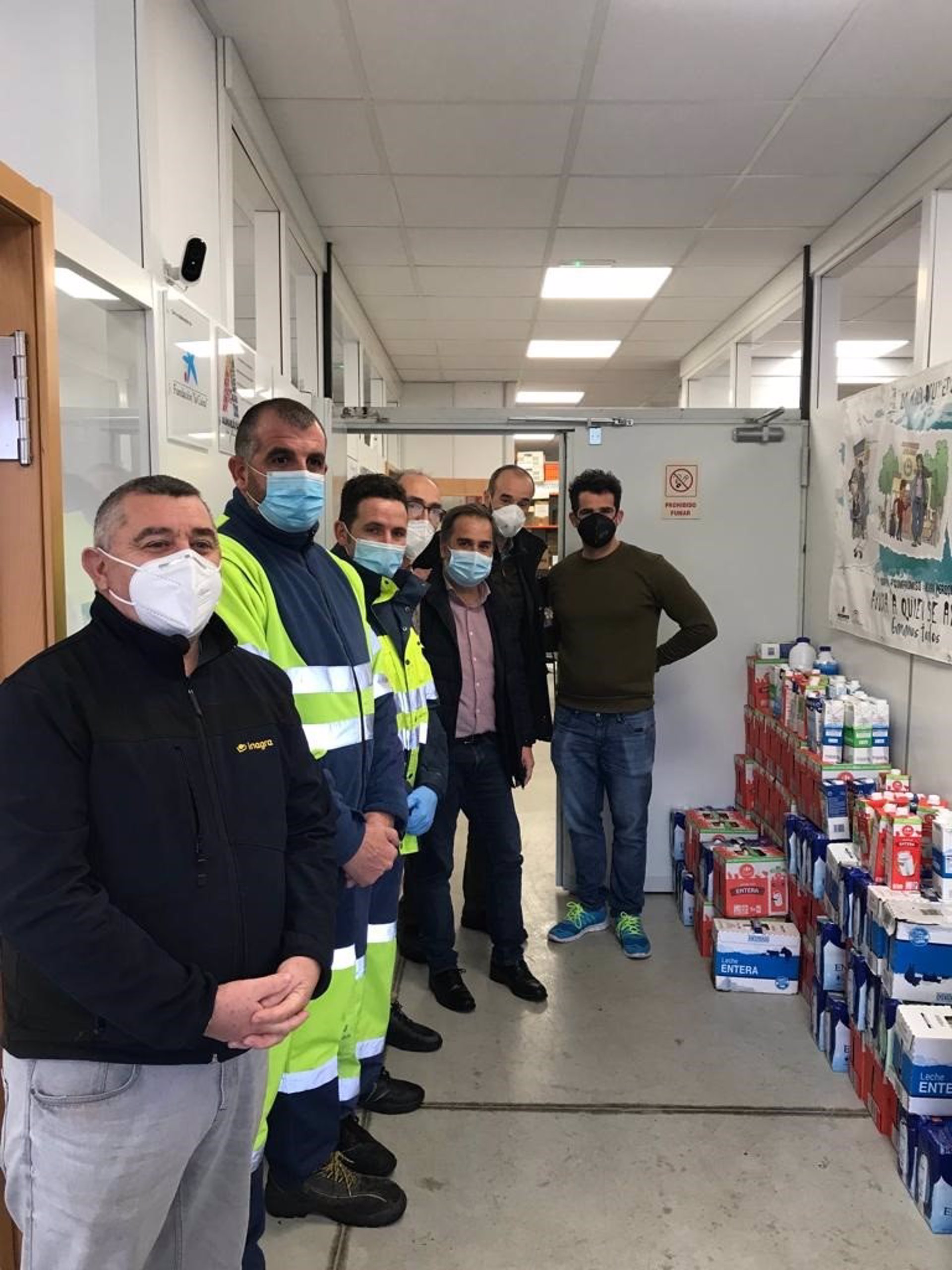 Ayuntamiento e Inagra donan 400 litros de leche a la asociación ALFA para Navidad