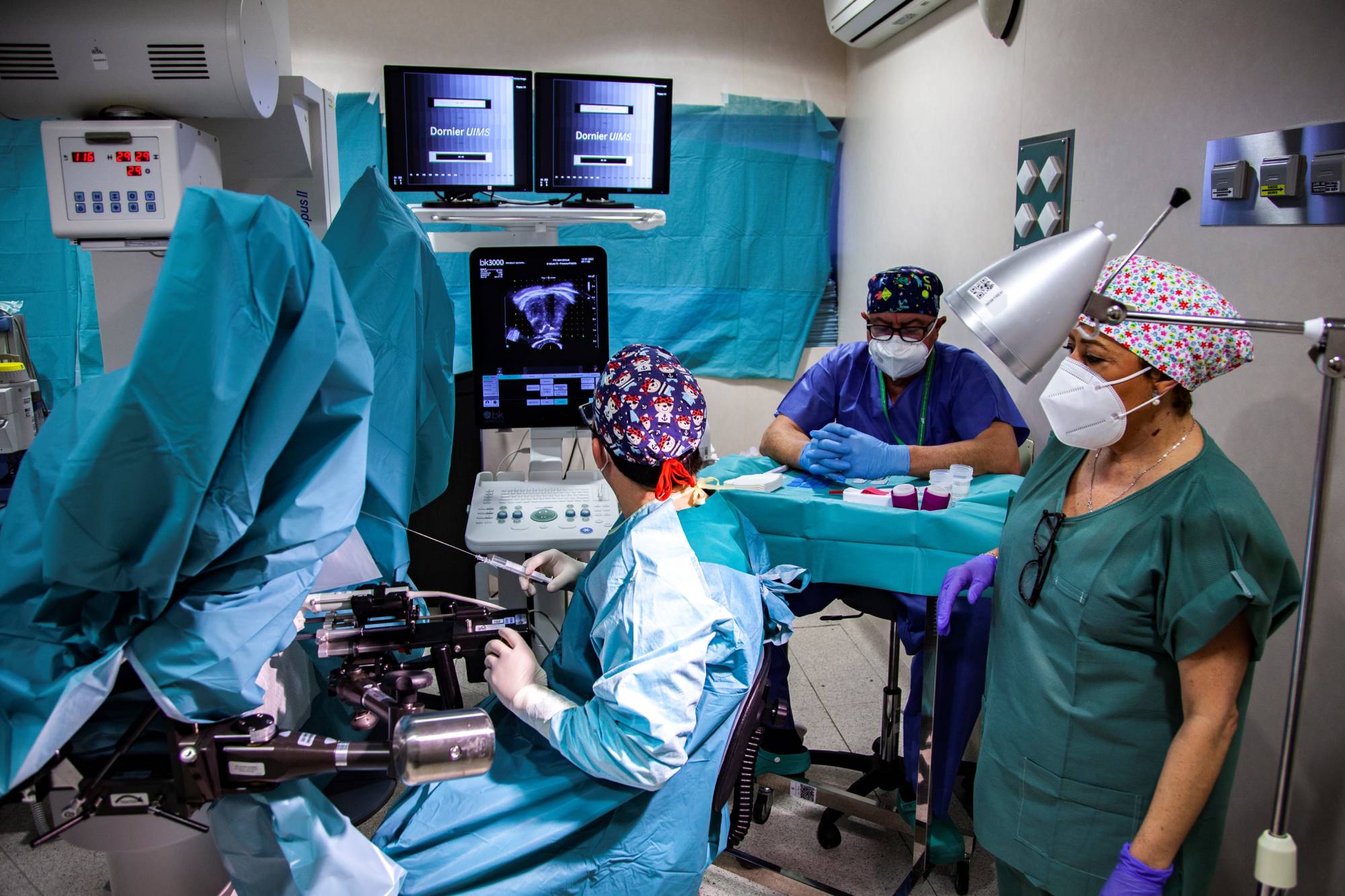 Los hospitales de Granada incorporan con éxito la biopsia por fusión que permite un diagnóstico más preciso de cáncer de próstata