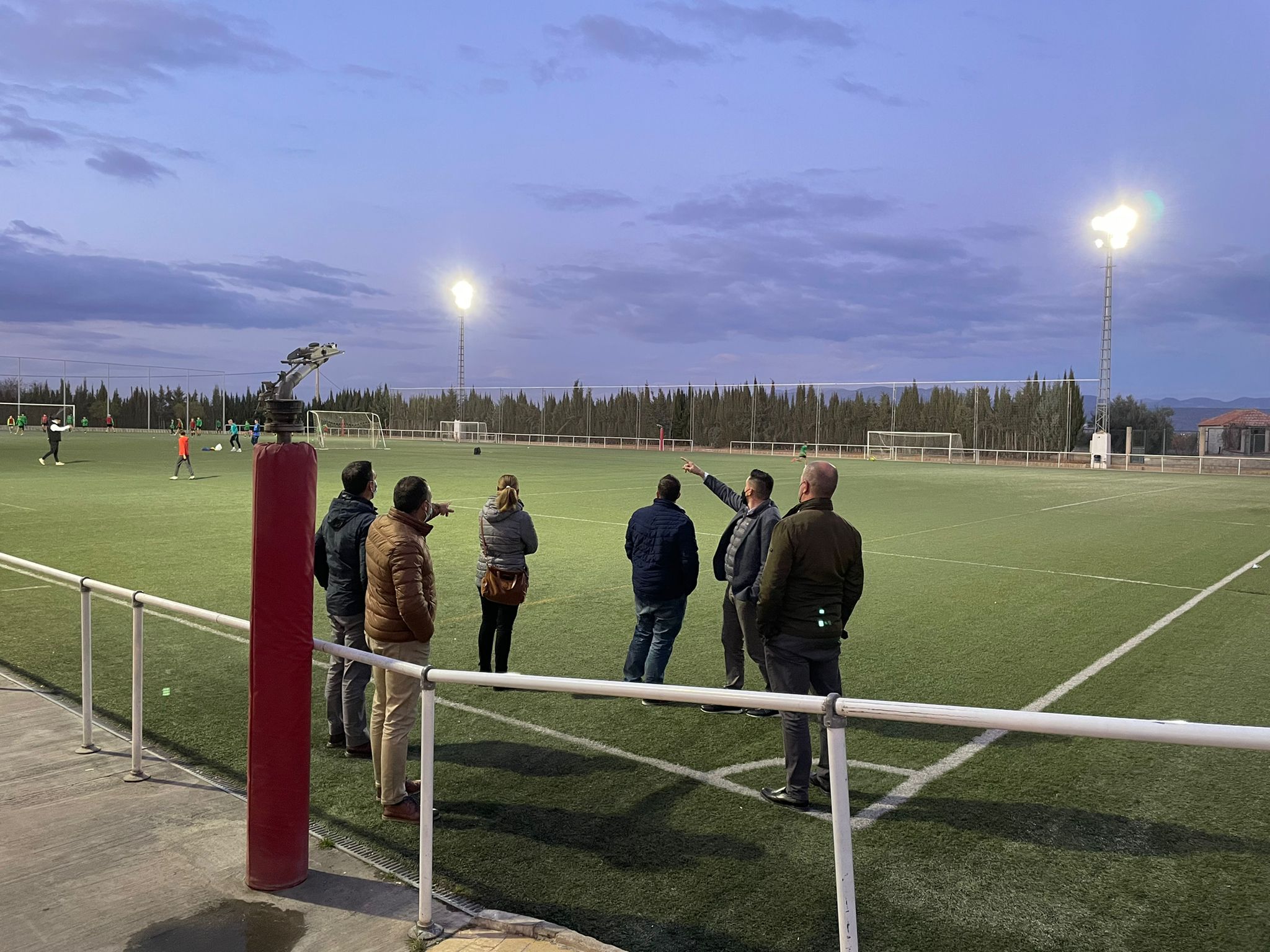 Alhendín invierte más de 30.000 euros en la sustitución integral de la luminaria de su campo de fútbol
