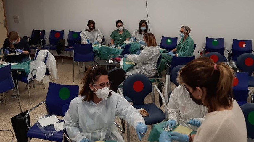 El Hospital Virgen de las Nieves forma a enfermeras para reconstruir lesiones de la piel con micropigmentación