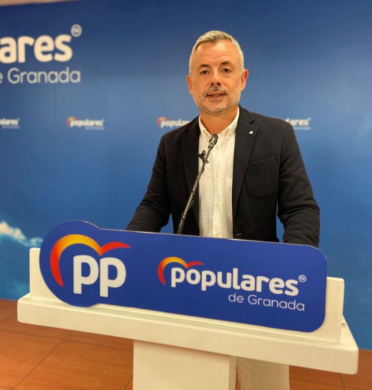 El PP de Granada cuestiona el cinismo del PSOE al exigir en Sanidad lo que ha rechazado previamente en el Parlamento