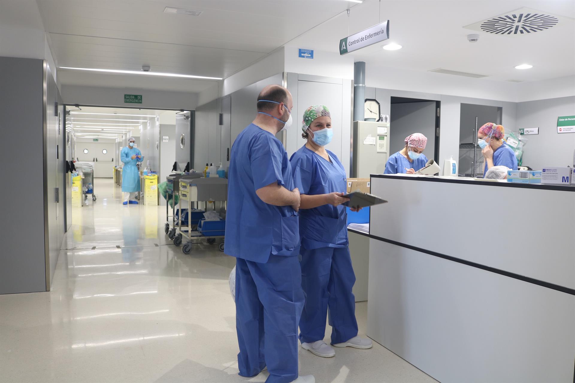 Andalucía registra 93 hospitalizados más hasta 1.272 y los pacientes en UCI suman tres hasta 197