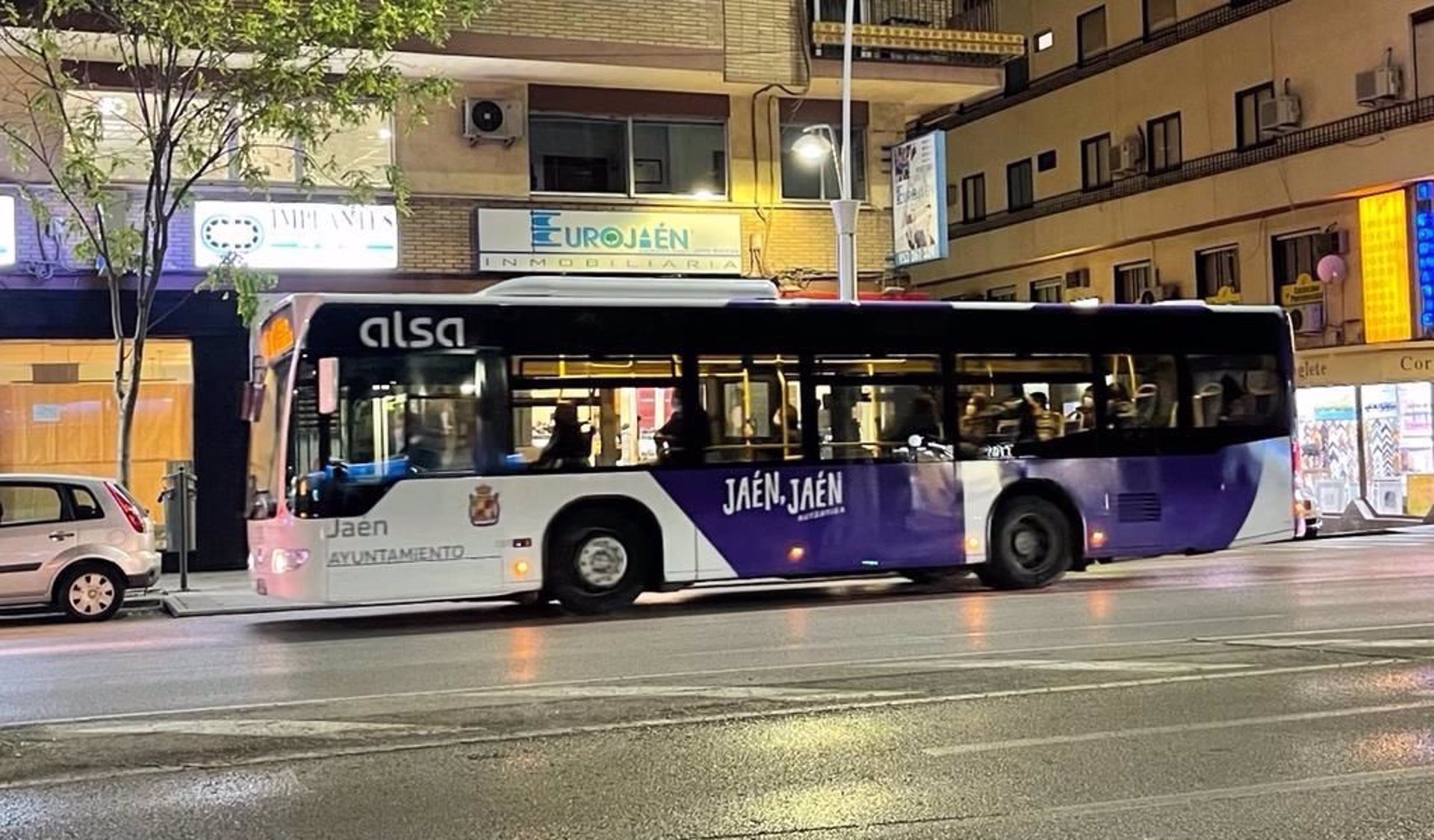 El transporte urbano por autobús crece un 63,5% en Andalucía en noviembre, 22,4 puntos más que la media nacional