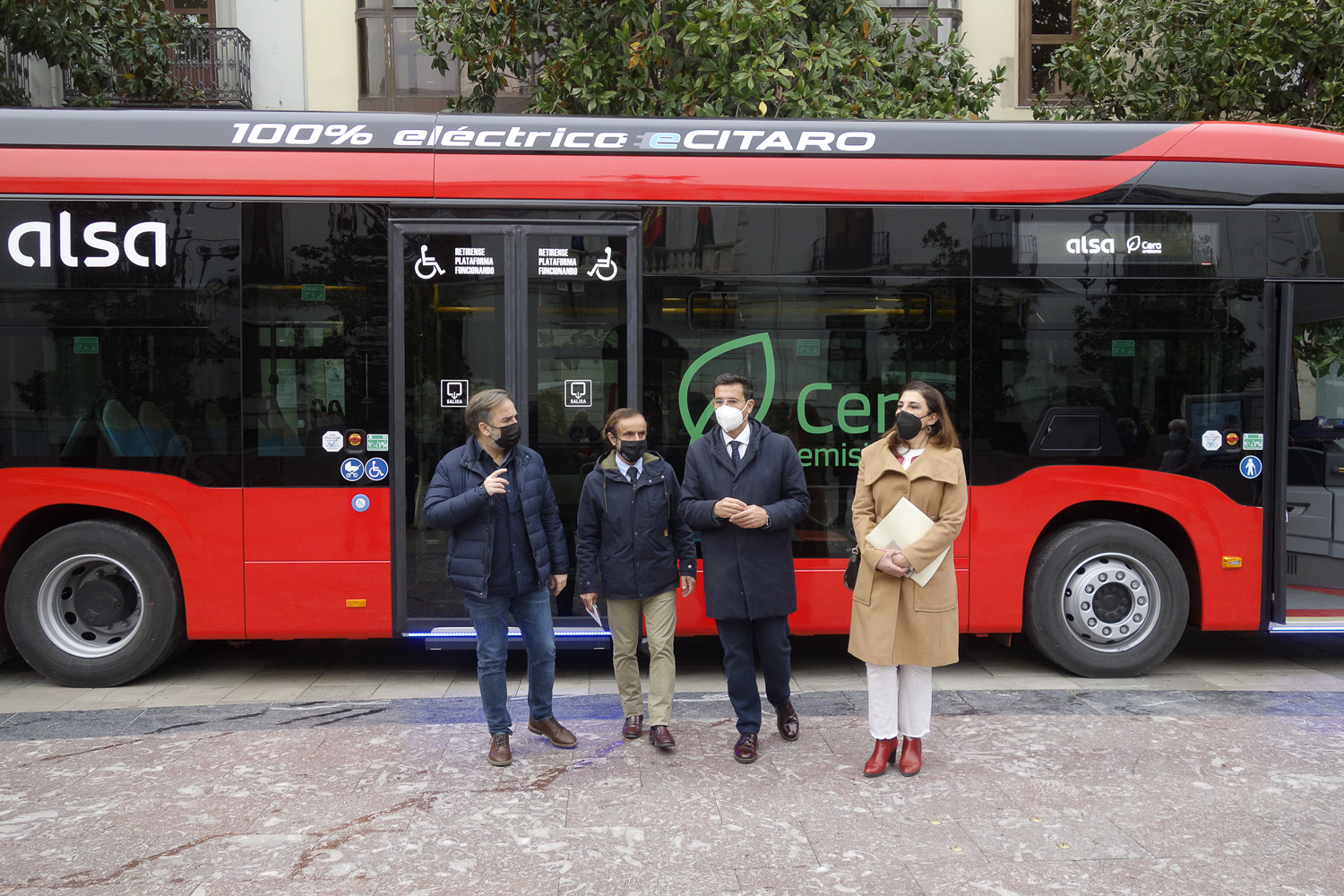 Granada incorpora su primer autobús 100% eléctico