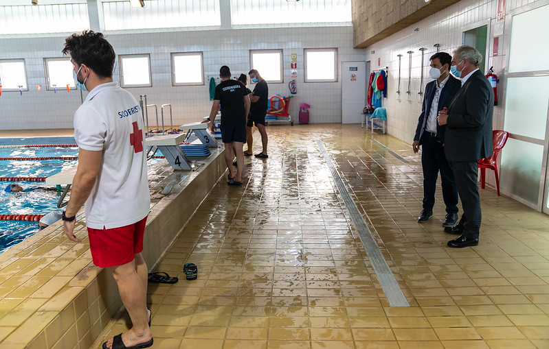 Más de 3.500 granadinos han pasado por la piscina de Arabial desde su reapertura