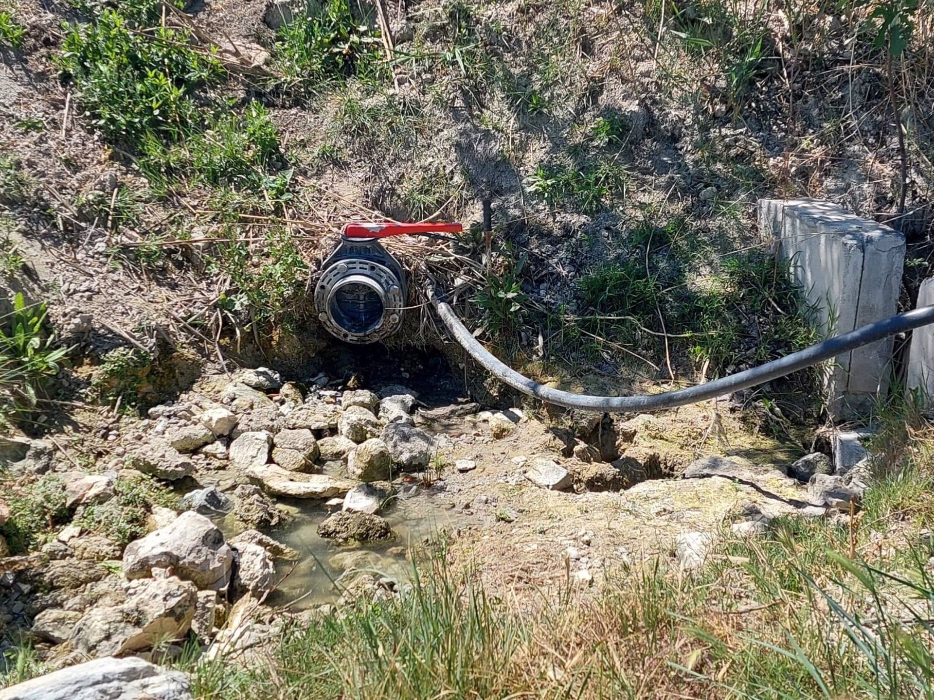 Reclaman a la CHG el cierre de «más de 500 pozos ilegales» en la comarca de Baza que afectan a los acuíferos