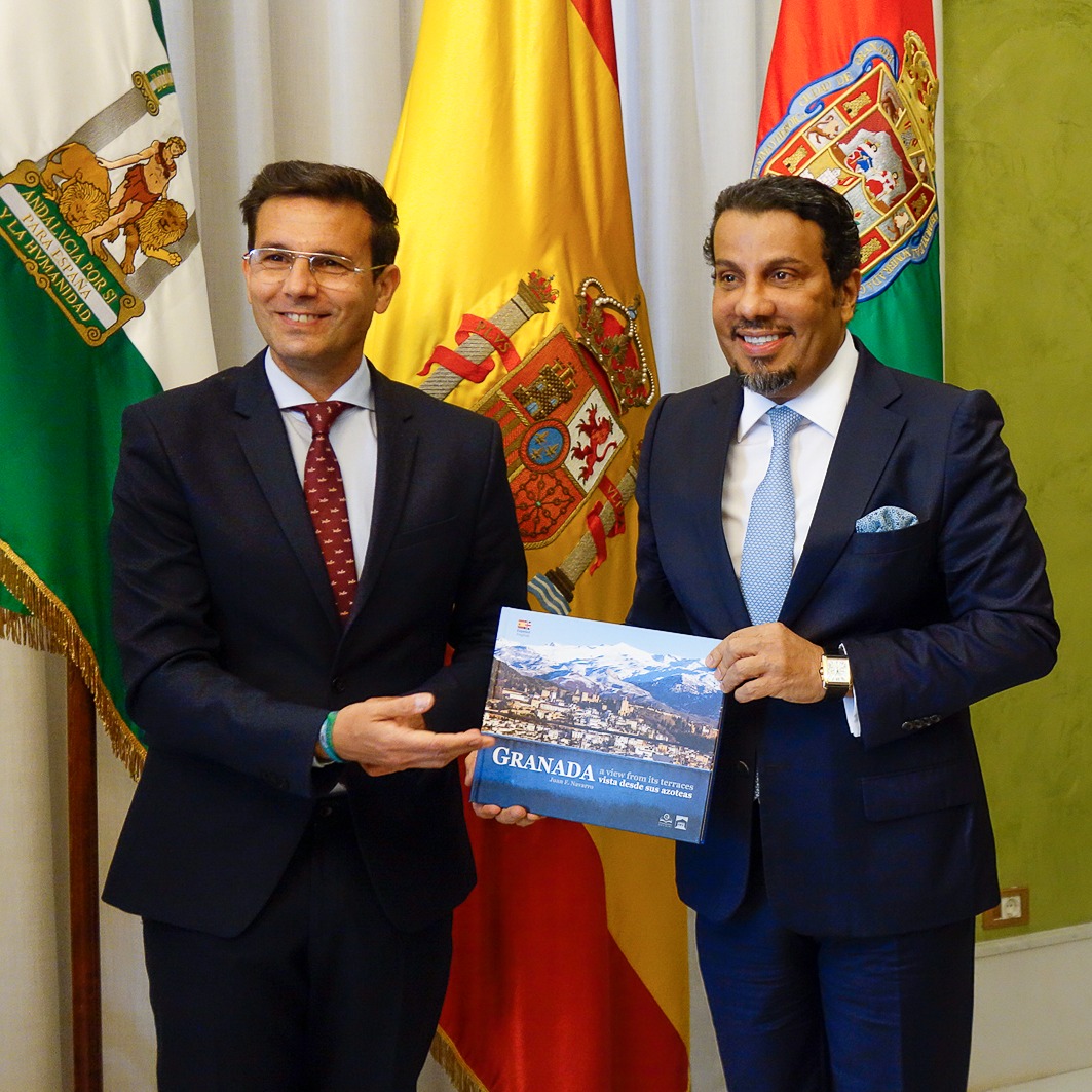El Alcalde recibe al embajador de Qatar en España en una visita institucional