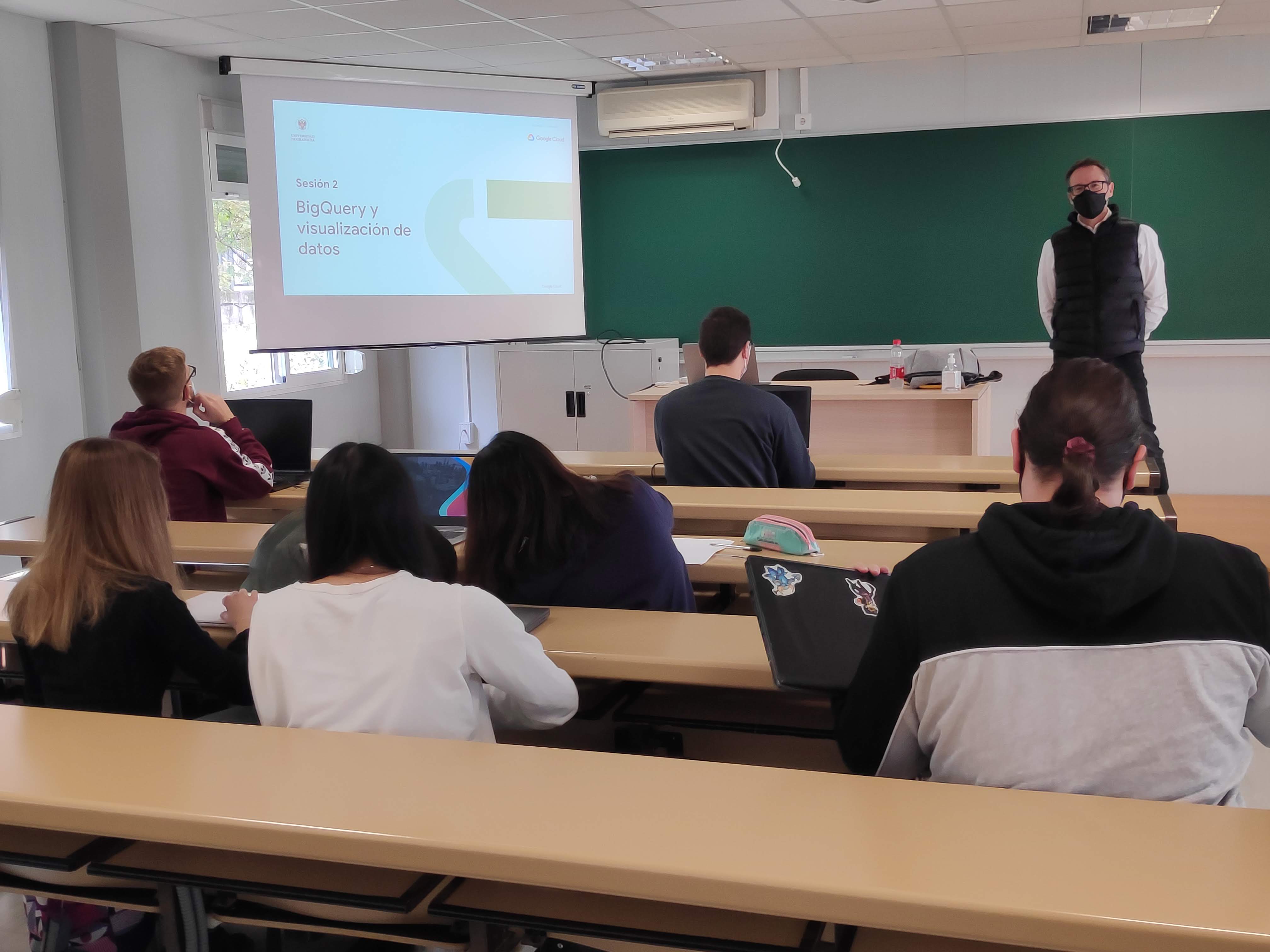 AI Lab Granada forma a la comunidad universitaria de la UGR en tecnologías en la nube de Google