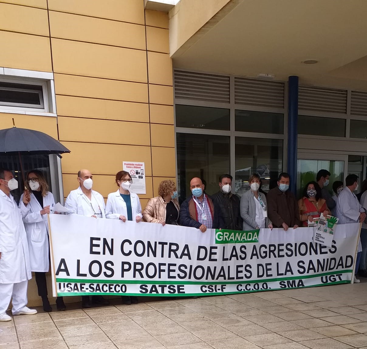 Concentración de rechazo y condena en Guadix tras la agresión física y verbal a trabajadores del Hospital de Alta Resolución