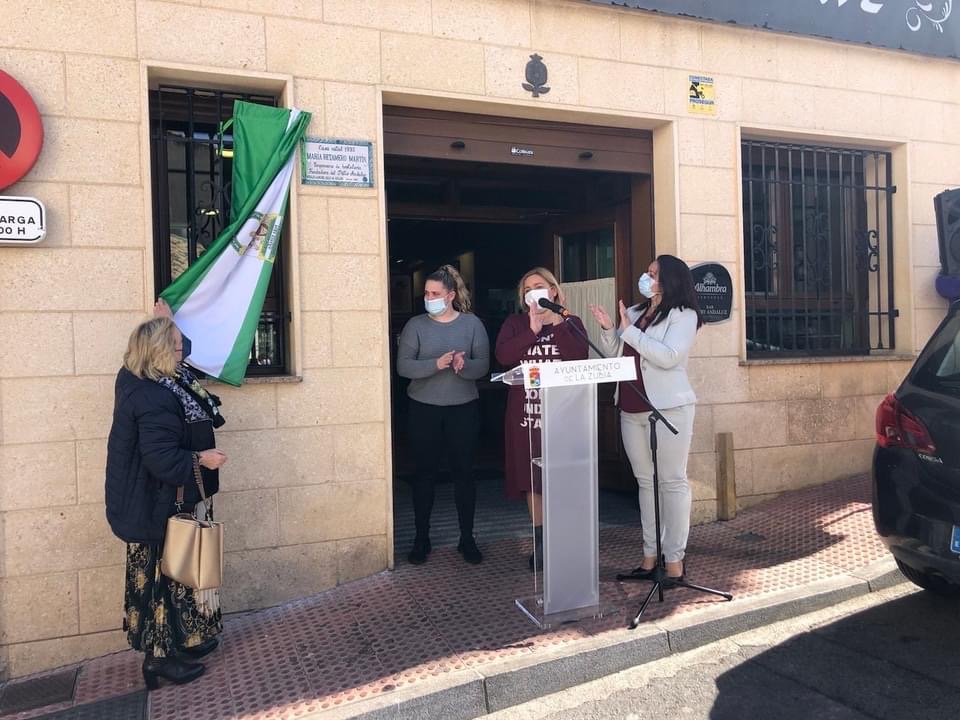 La Zubia Recuerda con una placa a María Retamero, cocinera del restaurante ‘El Patio Andaluz’
