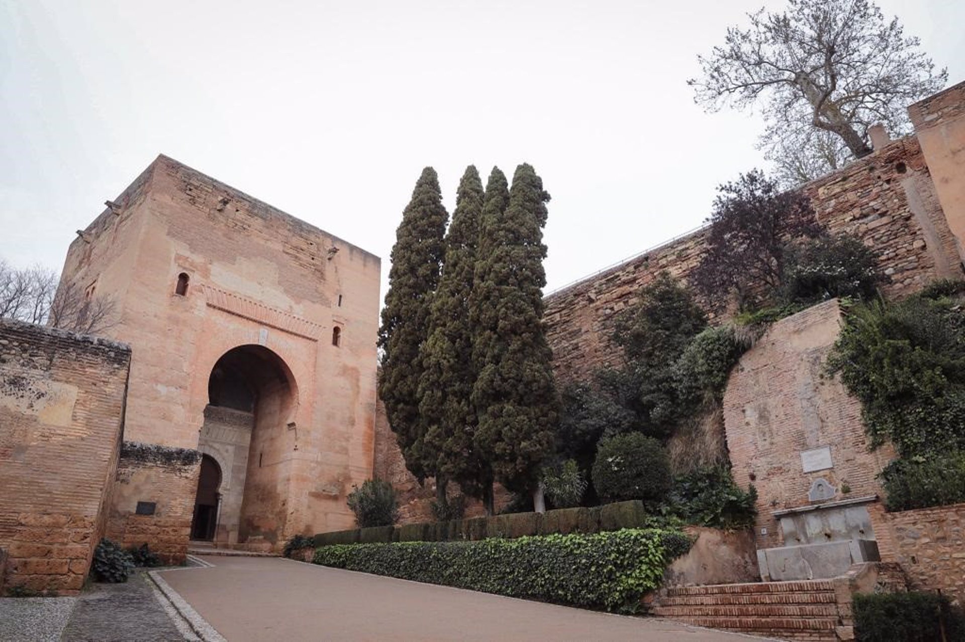 Licitada la obra para rehabilitar la muralla entre la Puerta de la Justicia y la Torre de Barba en la Alhambra