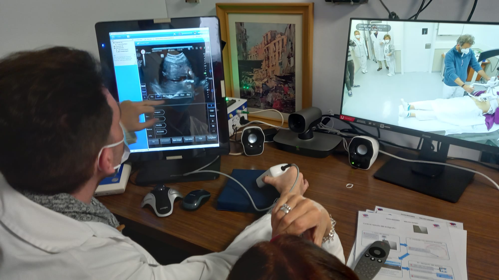 Un proyecto piloto del HUVN permite realizar ecografías robóticas a distancia a pacientes de otros hospitales