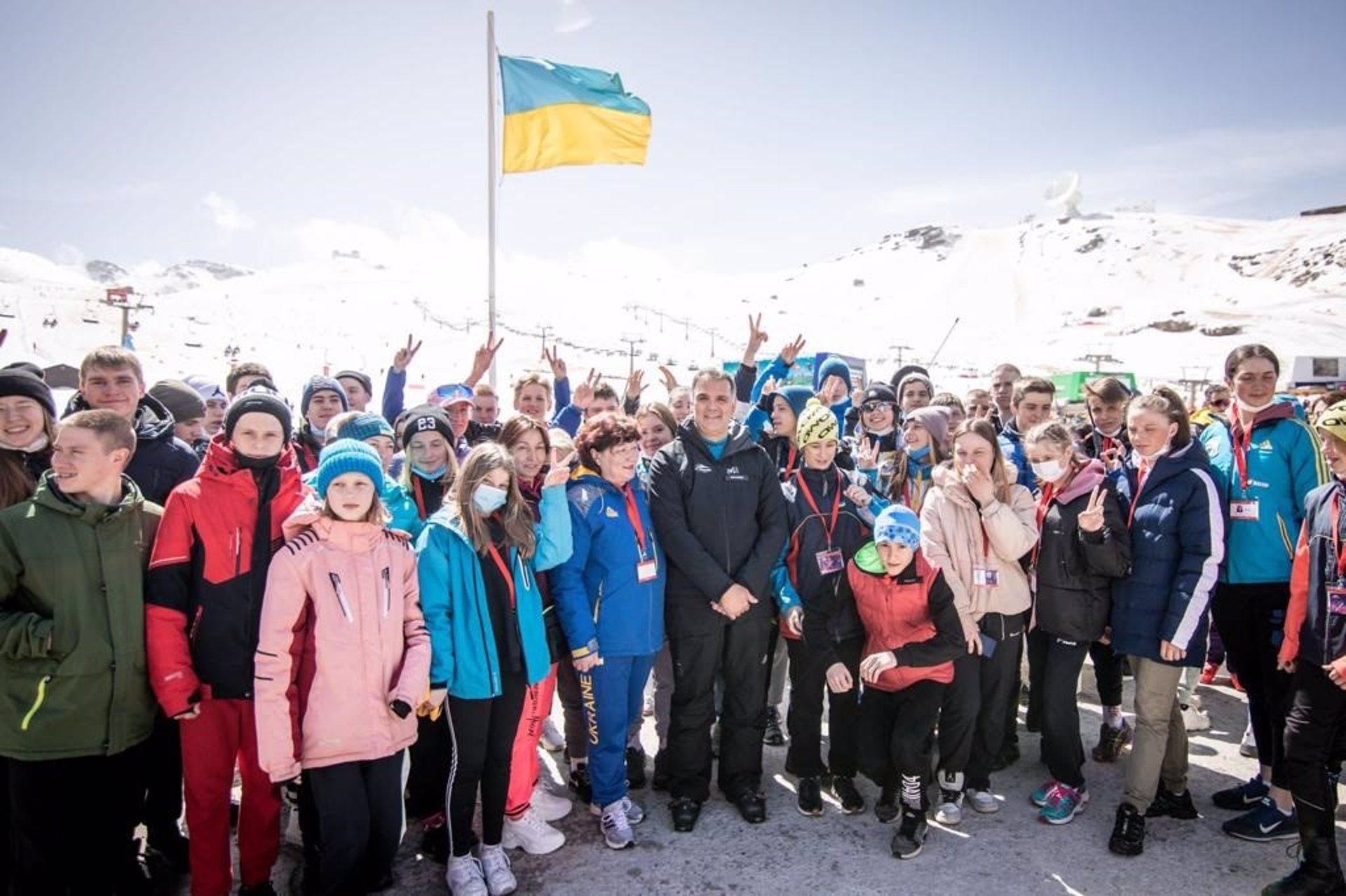 Sierra Nevada acoge a 45 niños de la Federación Ucraniana de Esquí ante la invasión rusa