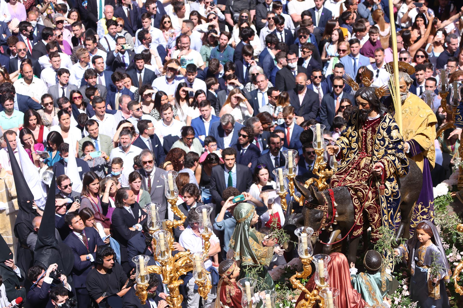 Junta lamenta que no hubiera mucho uso de mascarillas en aglomeraciones en el Domingo de Ramos