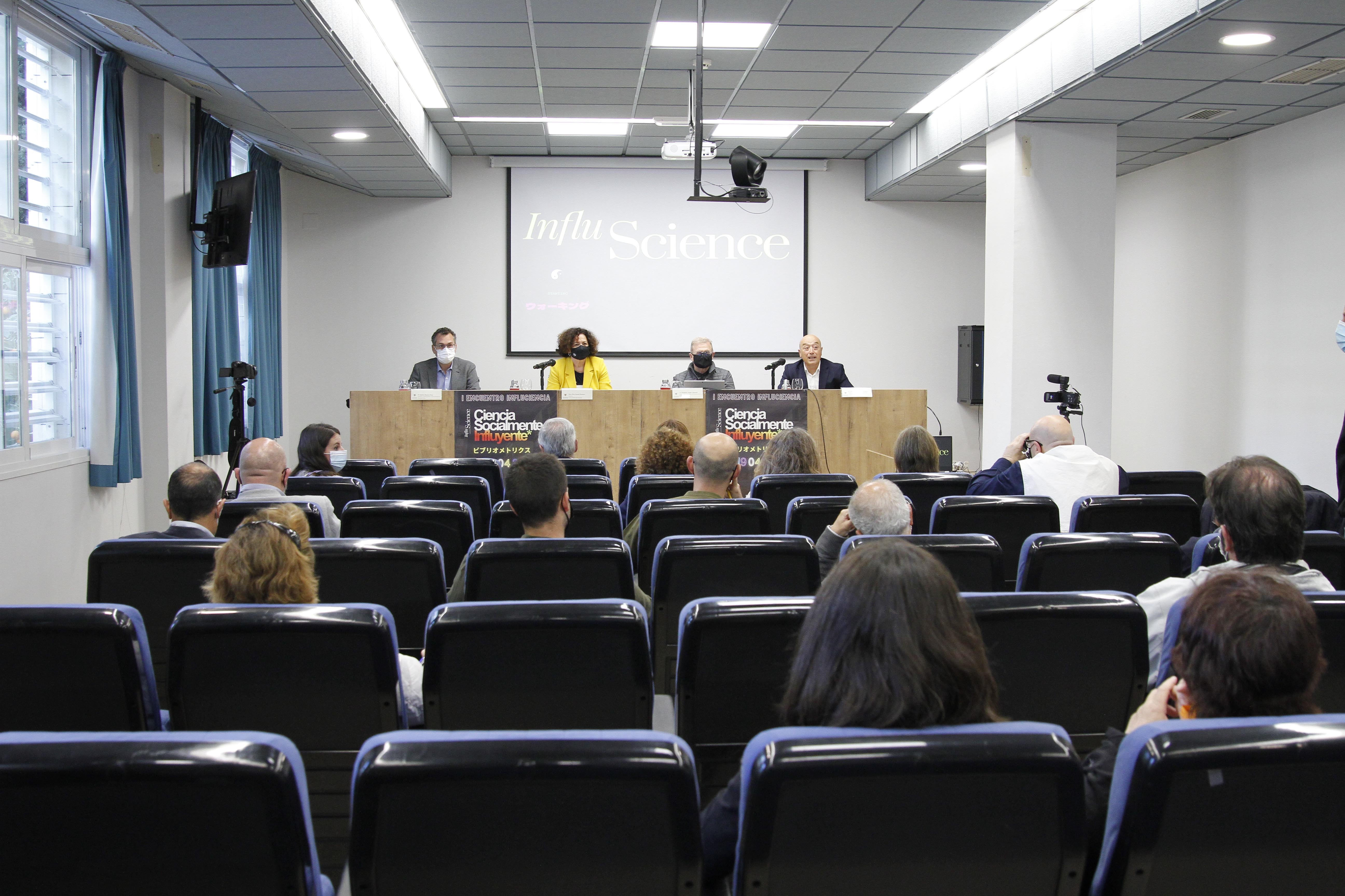 El I Encuentro InfluCiencia de la UGR analiza el impacto de la ciencia española a nivel social, político y mediático