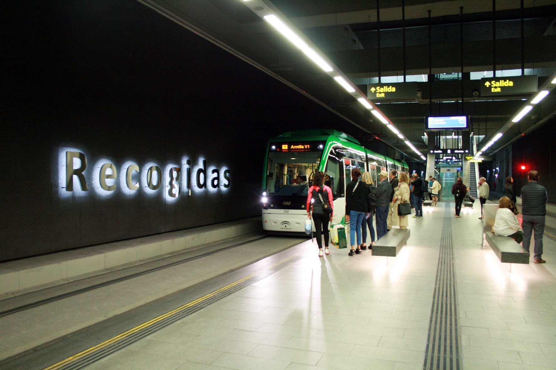 Metro de Granada dará servicio ininterrumpido desde el Miércoles hasta el Viernes Santo