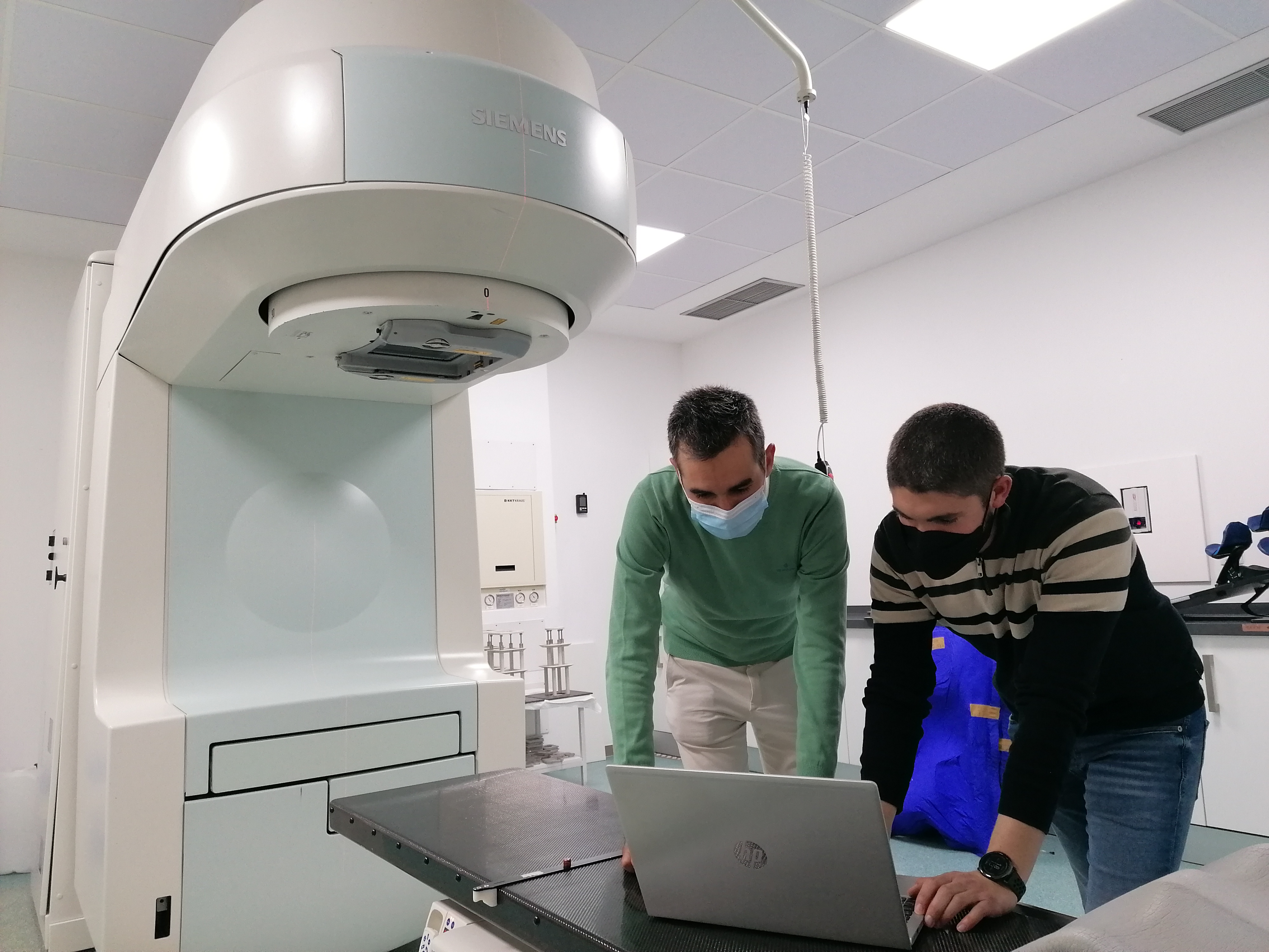 Desarrollan un nuevo sistema que permite conocer la dosis justa de radioterapia en personas con cáncer