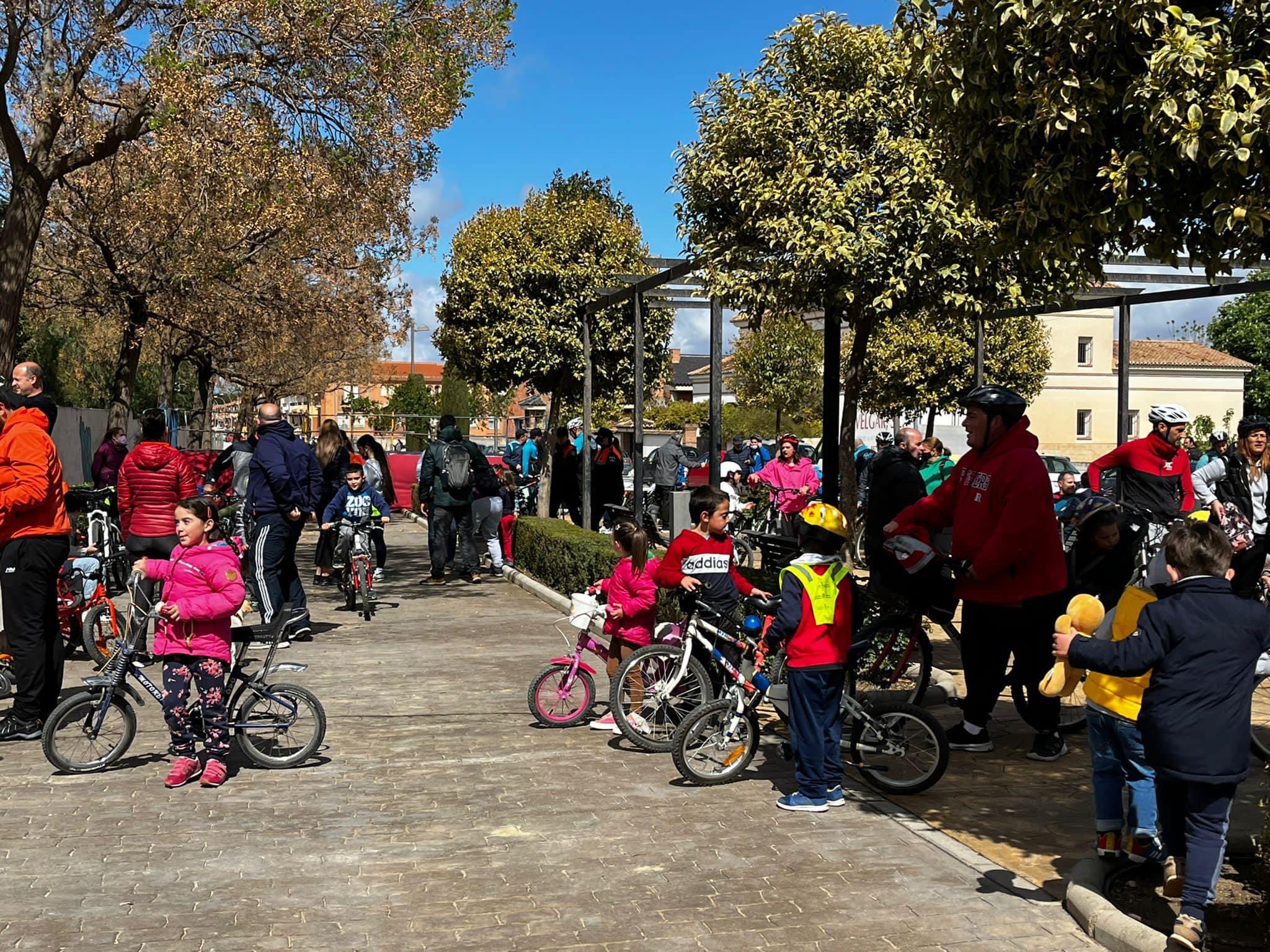 Más de 200 vecinos disfrutan del Día de la Bicicleta en Belicena con una ruta por la Vega
