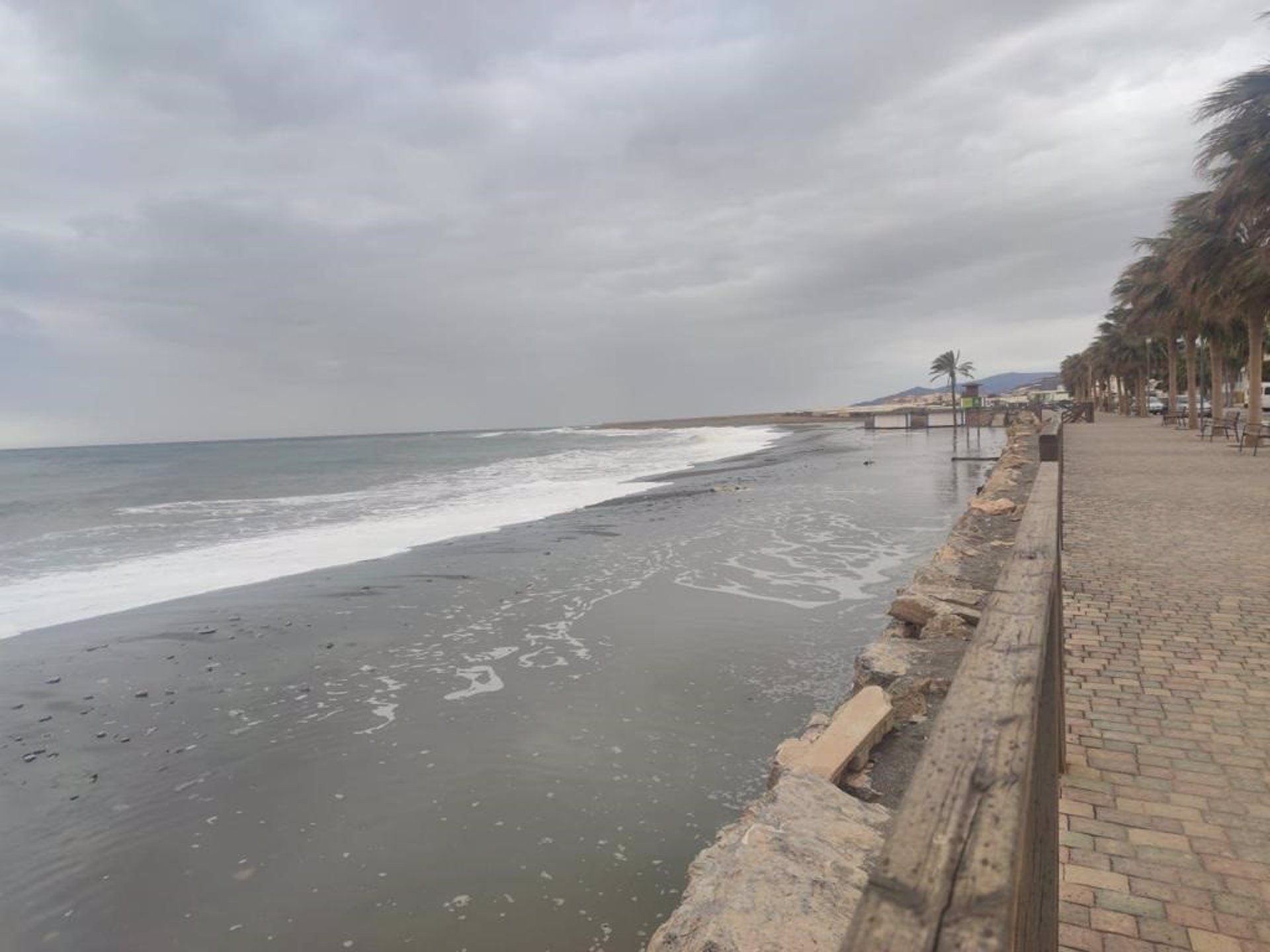 El temporal deja «graves daños» en las playas de la Costa Tropical a escasos días de la Semana Santa