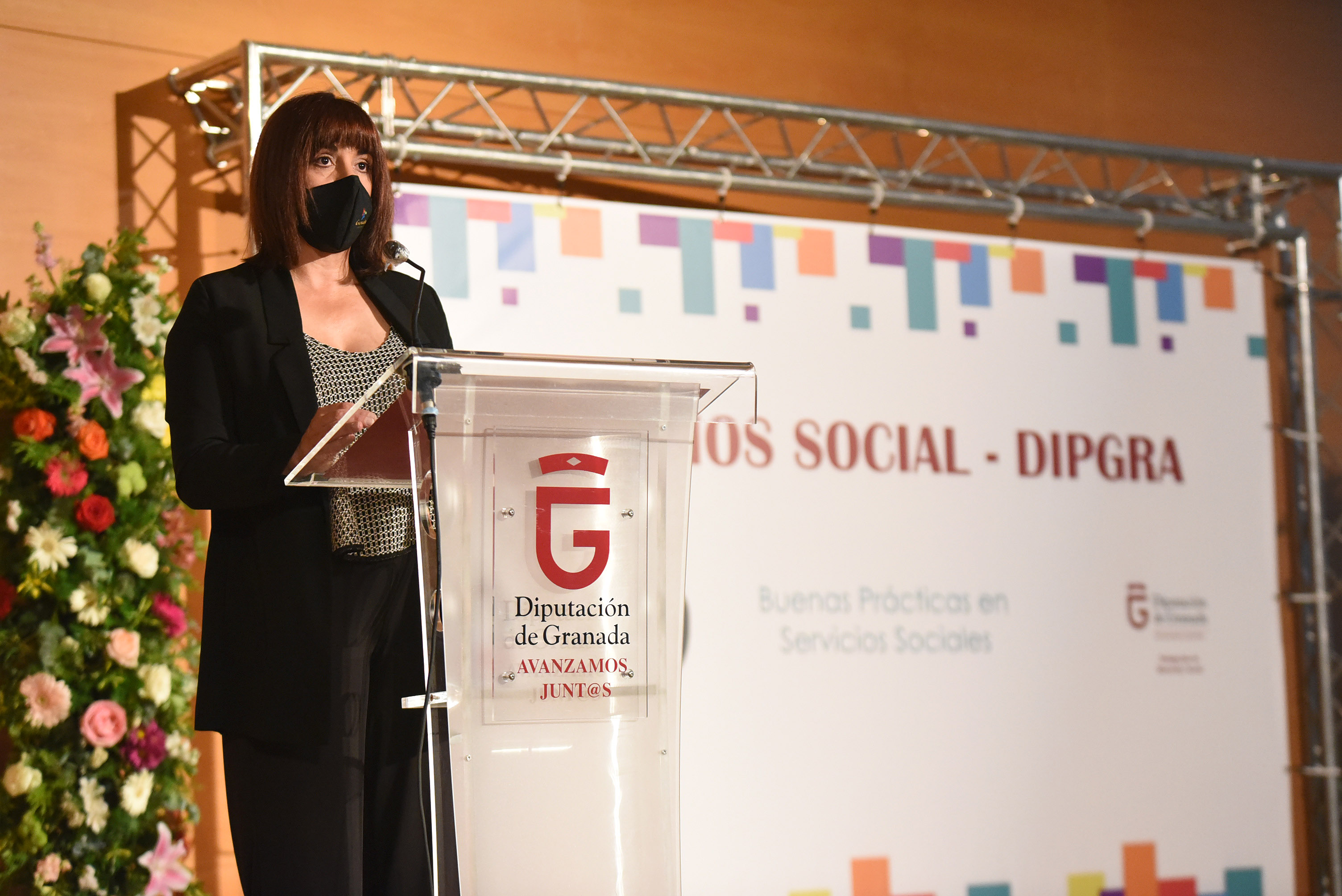 Diputación reconoce la labor de entidades, municipios y profesionales del ámbito de los servicios sociales de la provincia