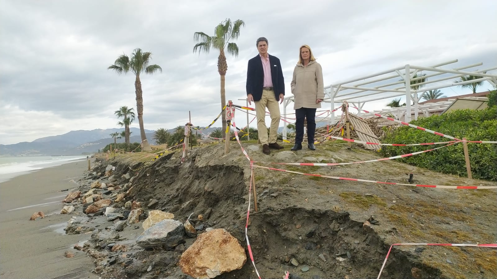 El PP denuncia el estado de Playa Granada por la parálisis del Gobierno a las puertas de Semana Santa