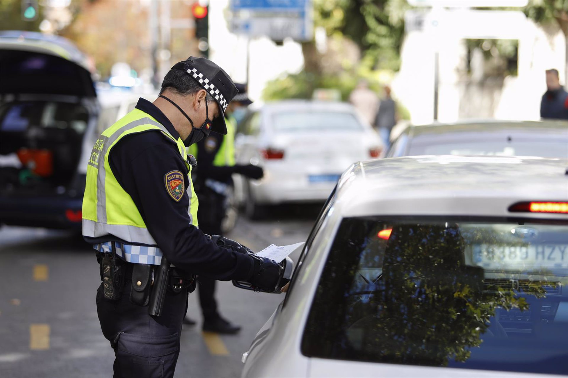 La Policía retira un centenar de tarjetas de aparcamiento para personas con movilidad reducida por uso indebido