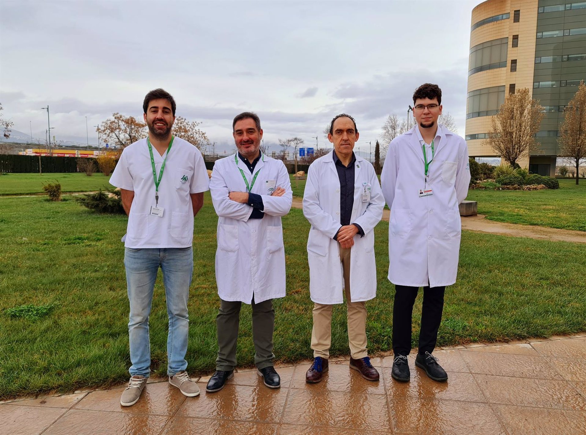 La Academia de Medicina y Cirugía de Andalucía Oriental reconoce trabajos con profesionales del San Cecilio
