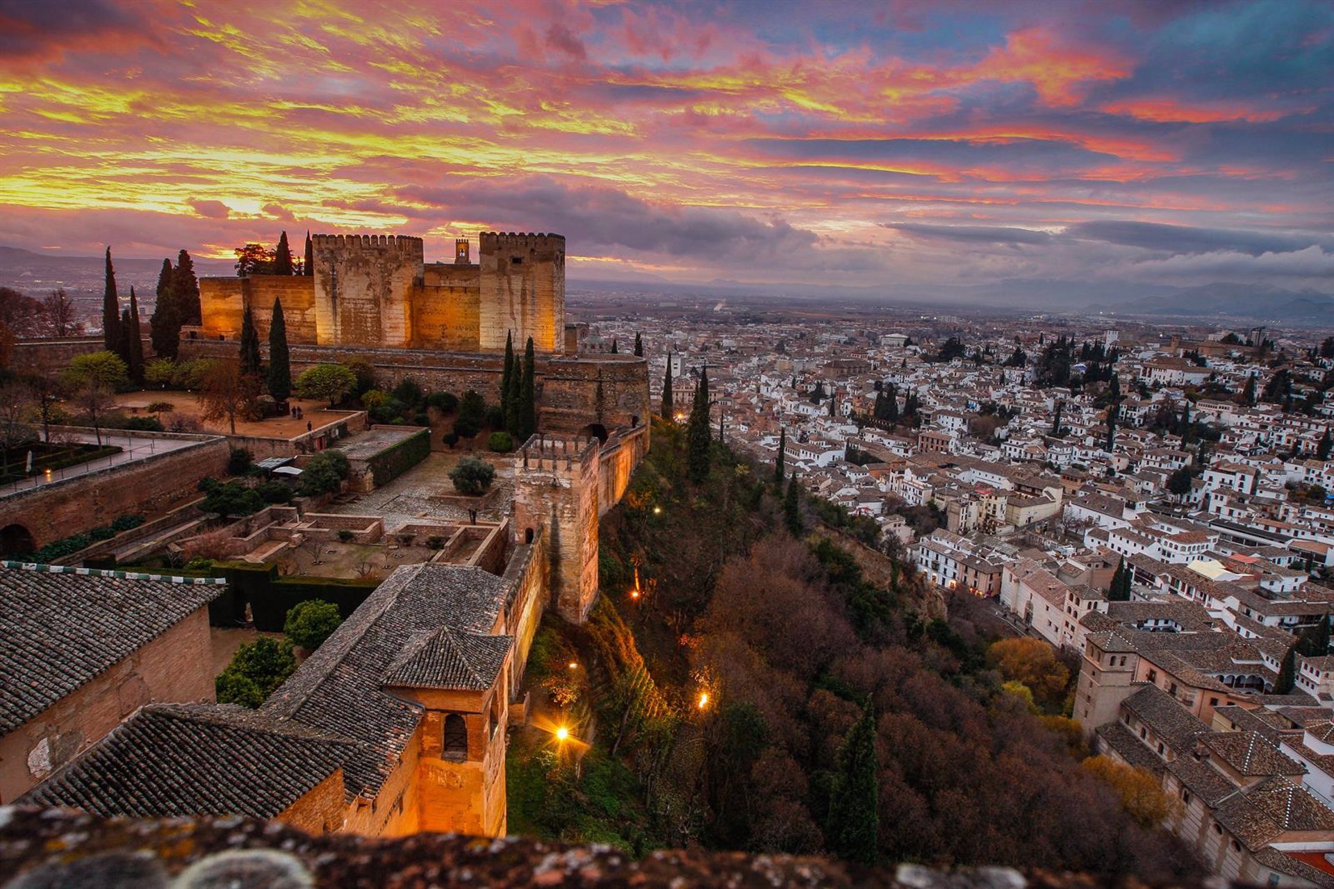 La Alhambra recupera en Semana Santa las cifras previas a la pandemia y ya acumula 543.769 visitantes este año