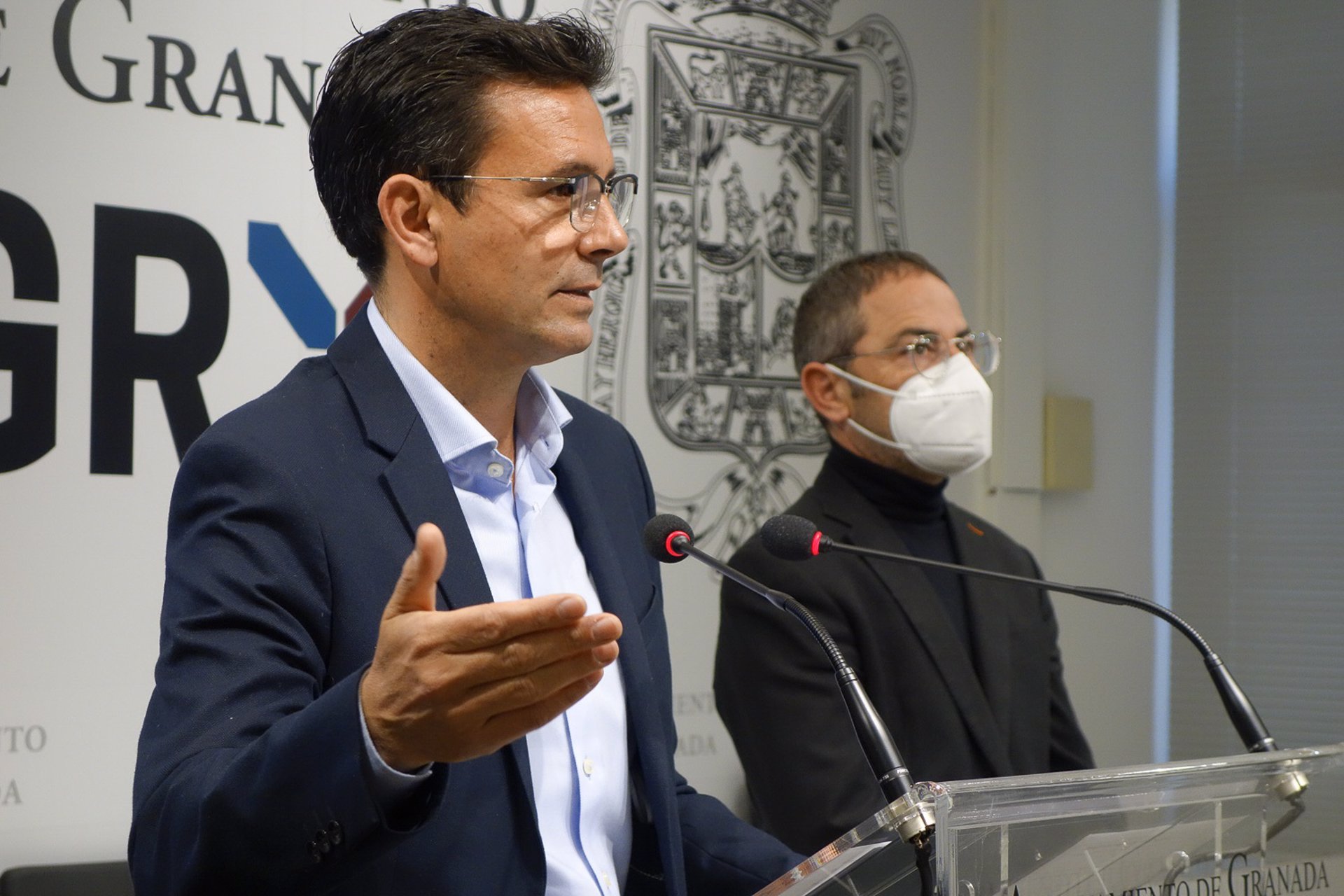 El alcalde afea a Moreno que haga coincidir la convocatoria electoral con la semana del Corpus