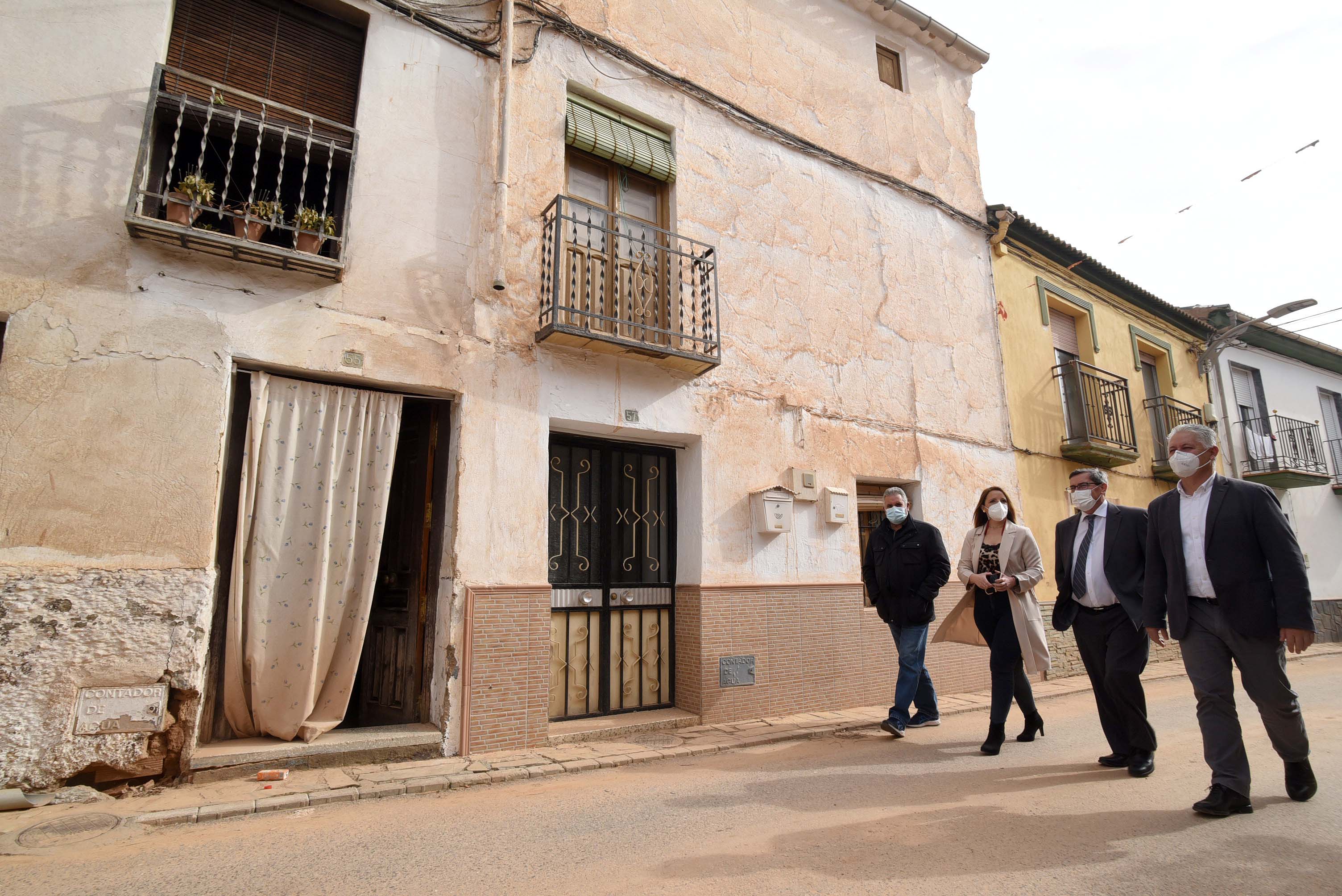 Diputación aprueba la convocatoria de ayudas para la limpieza de edificios y calles de los municipios por la calima Diputación aprueba la convocatoria de ayudas para la limpieza de edificios y calles de los municipios por la calima