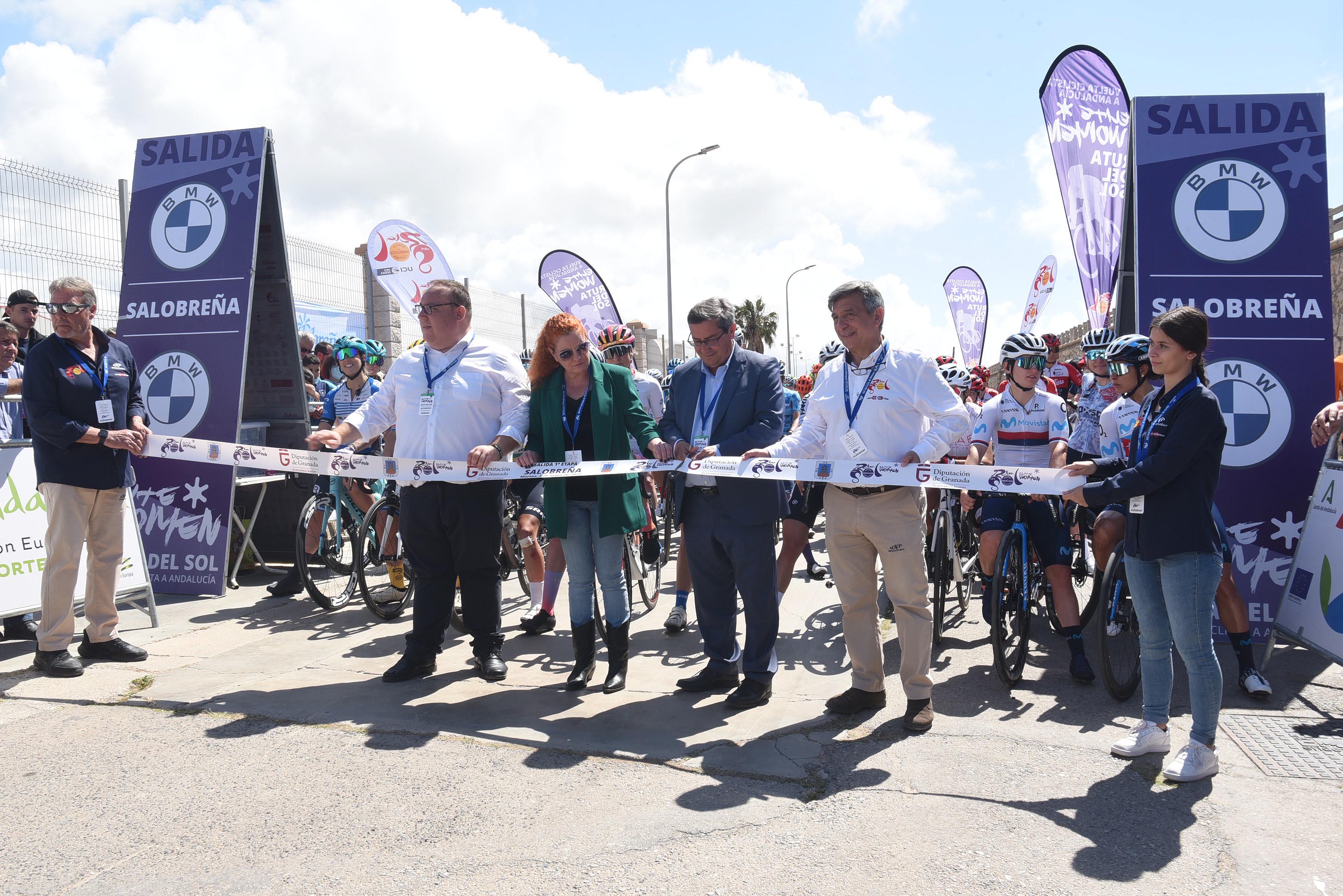 Salobreña acoge la salida de la primera vuelta ciclista a Andalucía femenina
