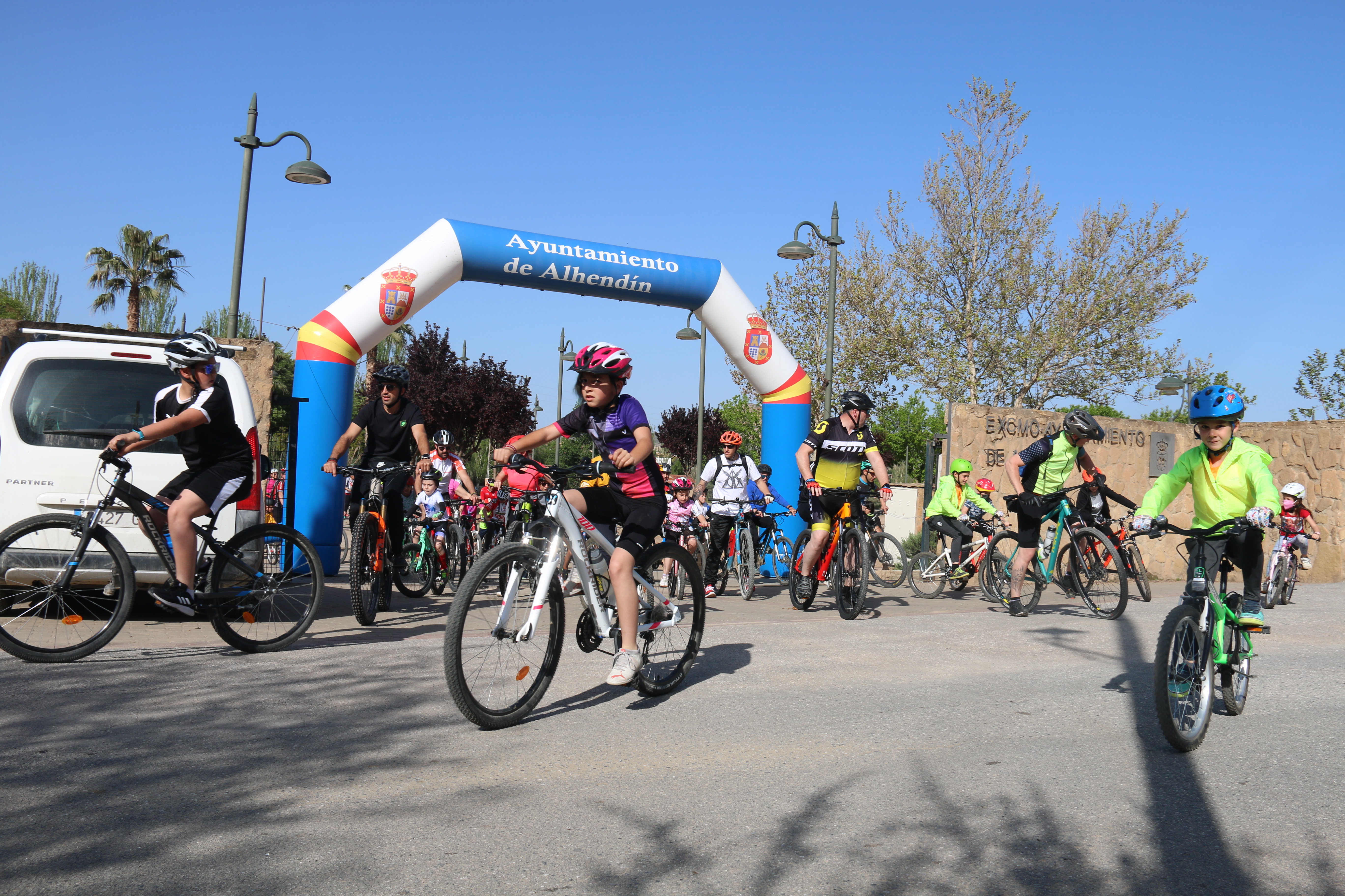 Más de 300 personas celebran en Alhendín el Día de la Bicicleta