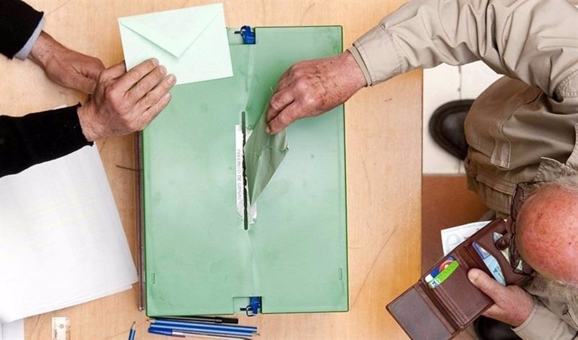 22 partidos y cinco coaliciones presentan candidaturas a los comicios, once de ellos en todas las provincias 22 partidos y cinco coaliciones presentan candidaturas a los comicios, once de ellos en todas las provincias