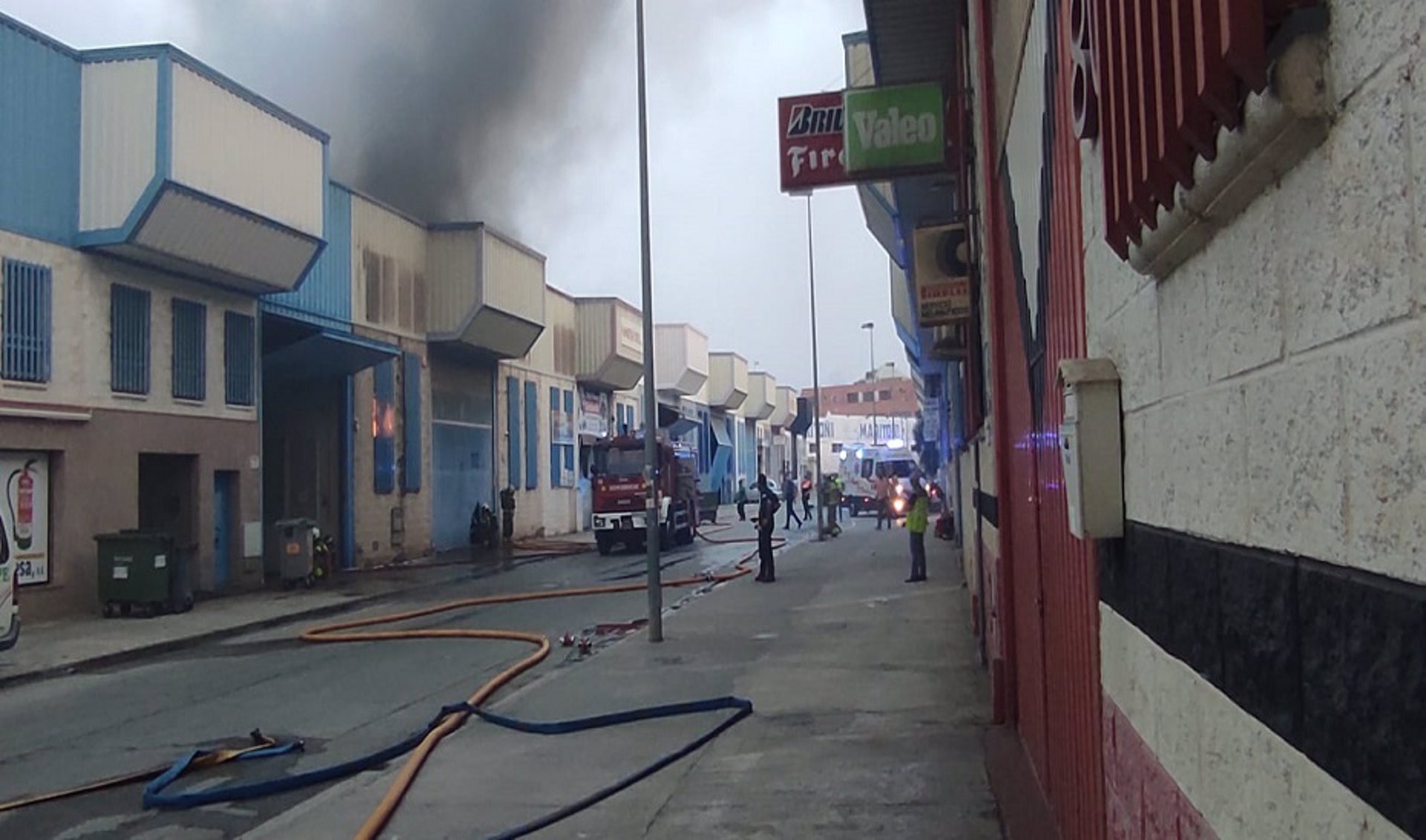 Extinguido sin daños personales el incendio declarado este sábado en un polígono de Ogíjares