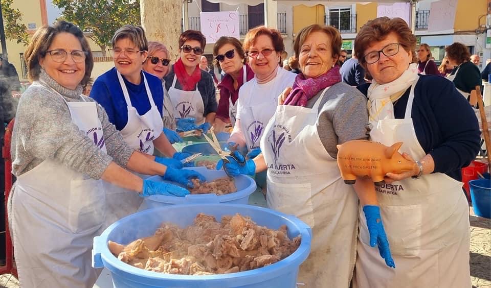 Mujeres de Cúllar Vega recaudan 2.500 euros con su tradicional puchero de San Antón para los enfermos oncológicos